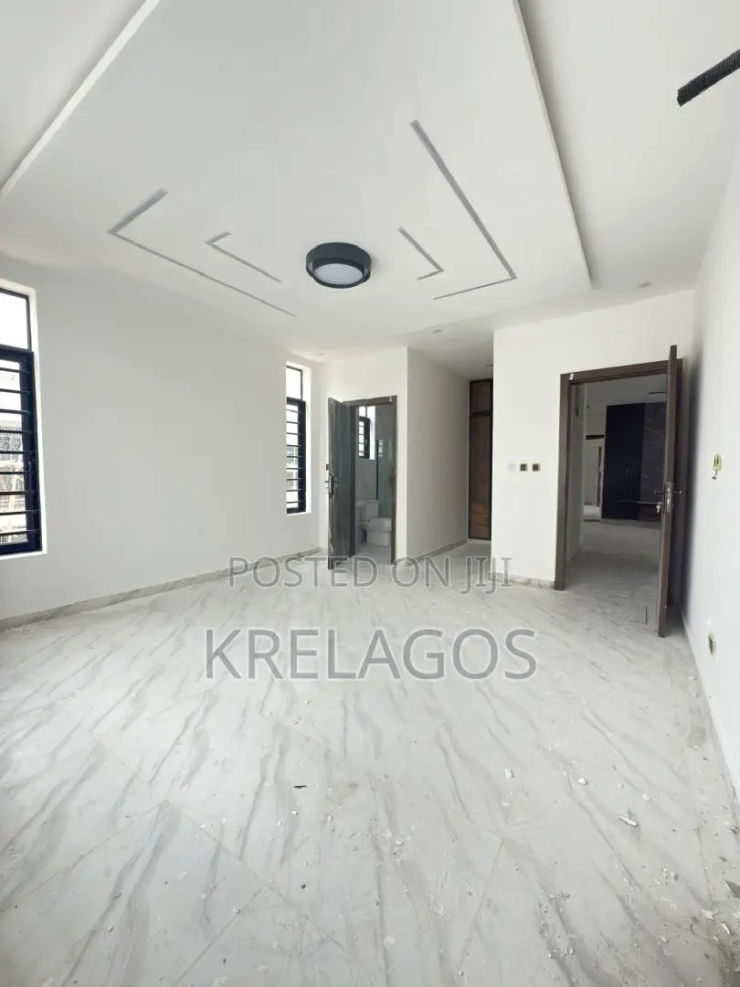 5bdrm Duplex in Chevron for sale