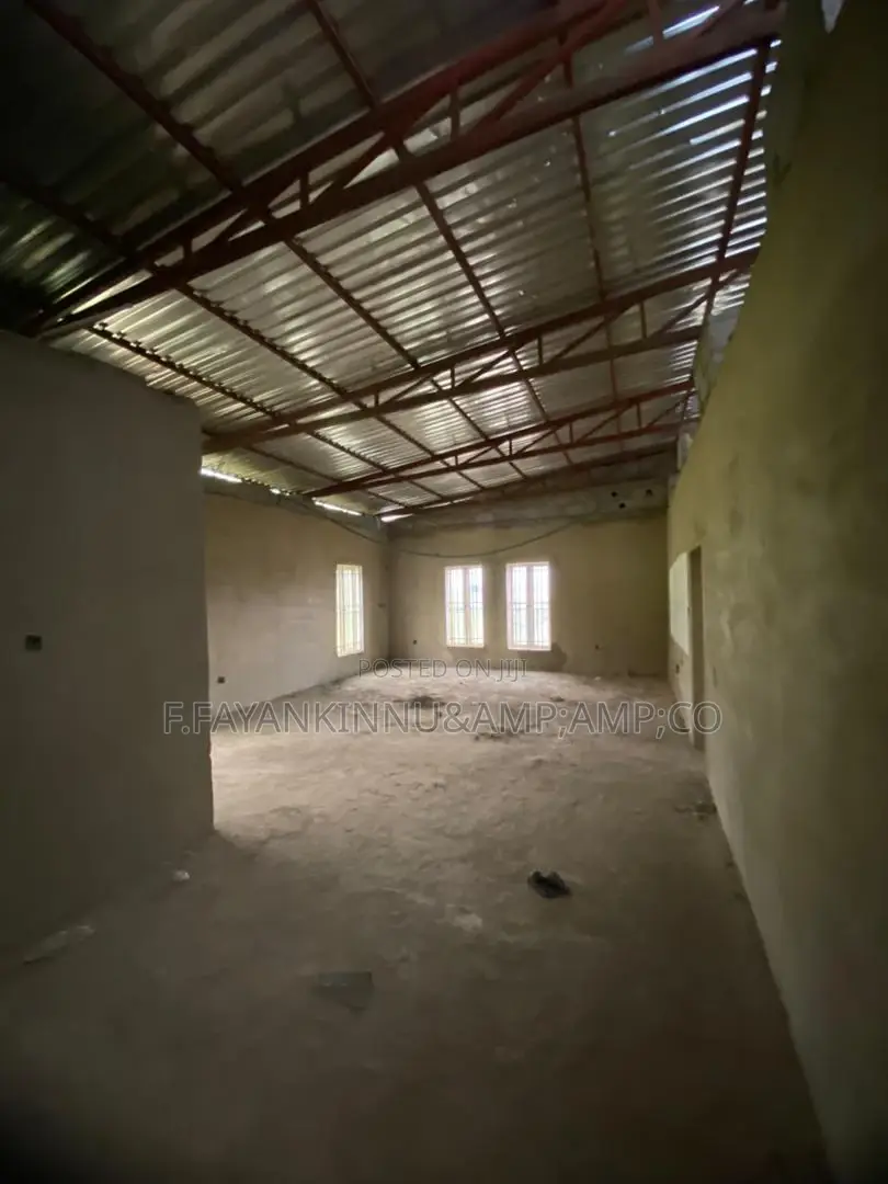 6bdrm Duplex in Apo District for sale