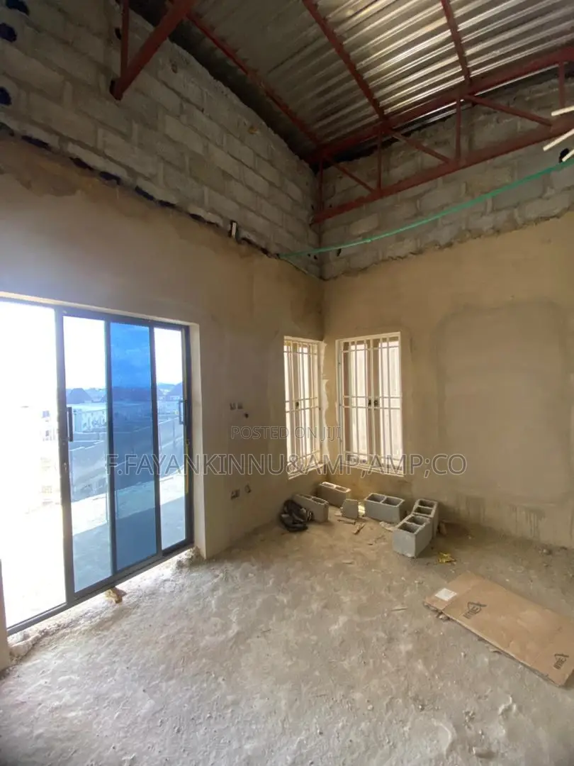 6bdrm Duplex in Apo District for sale