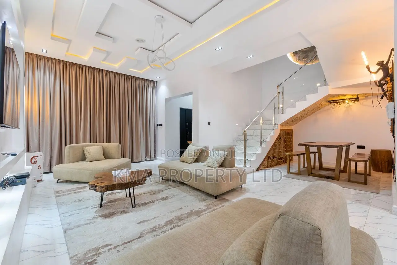 Luxurious and Fully Serviced 4 Bedroom Duplex With Ps5, Snooker, Pool
