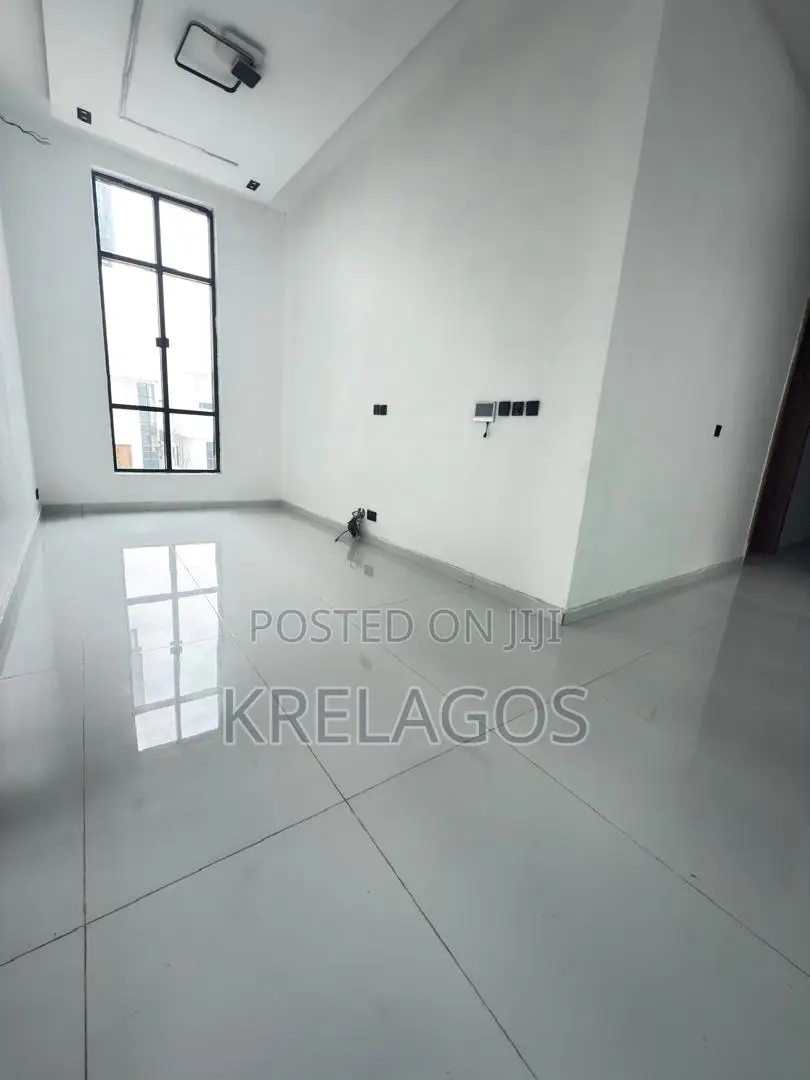 5bdrm Duplex in Chevron for sale
