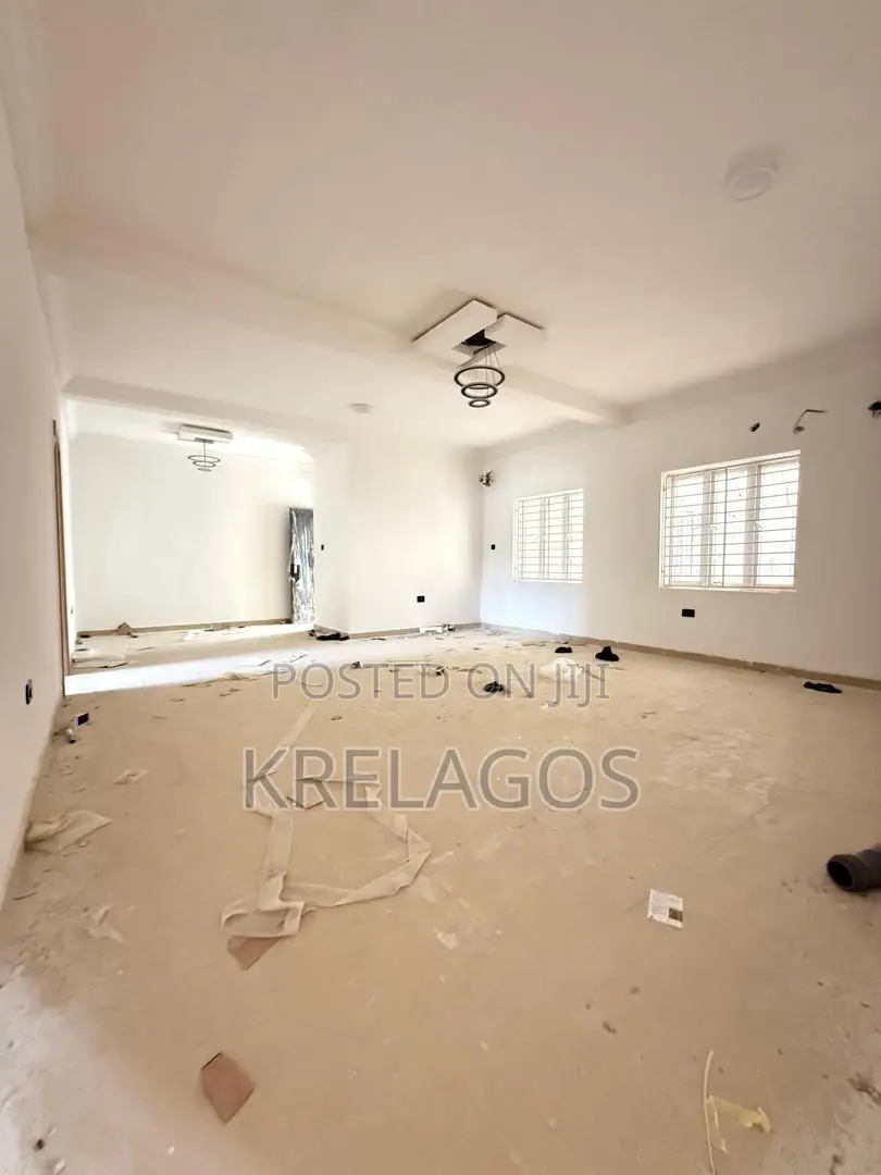 3bdrm Apartment in Ikota for sale