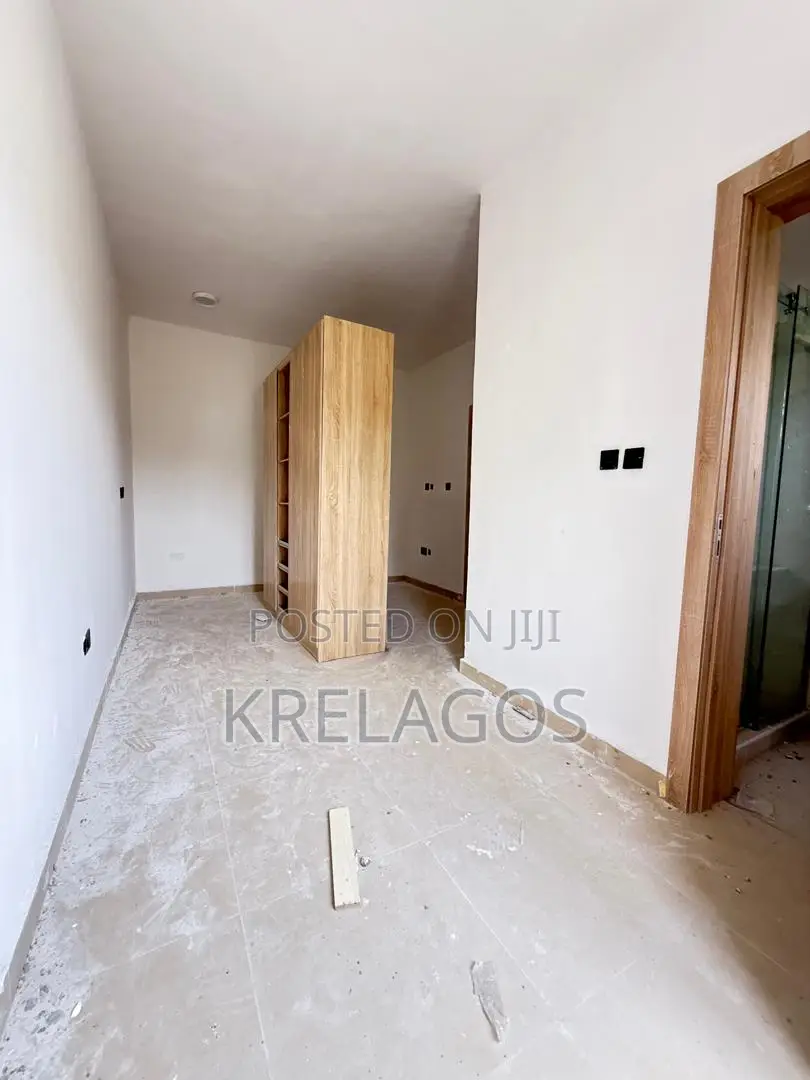 3bdrm Apartment in Ikota for sale