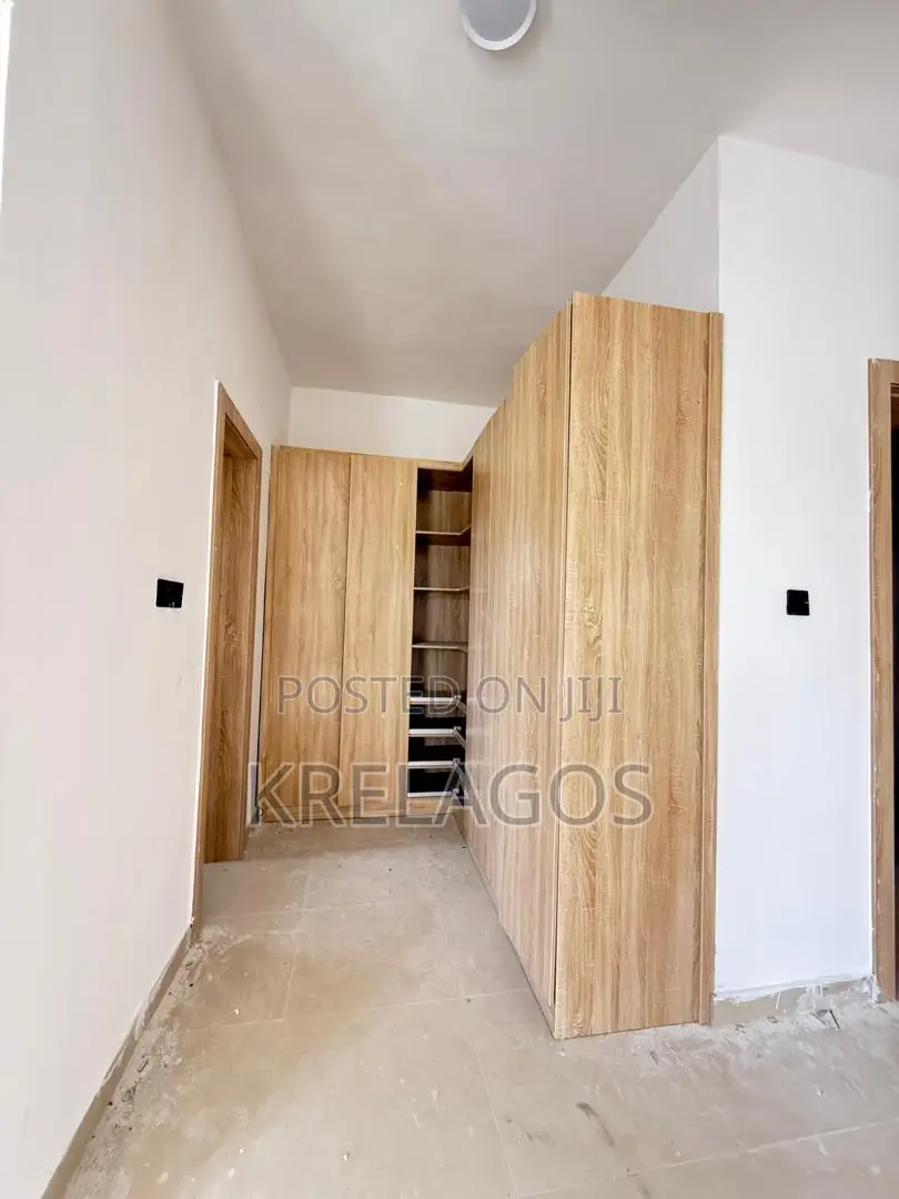3bdrm Apartment in Ikota for sale