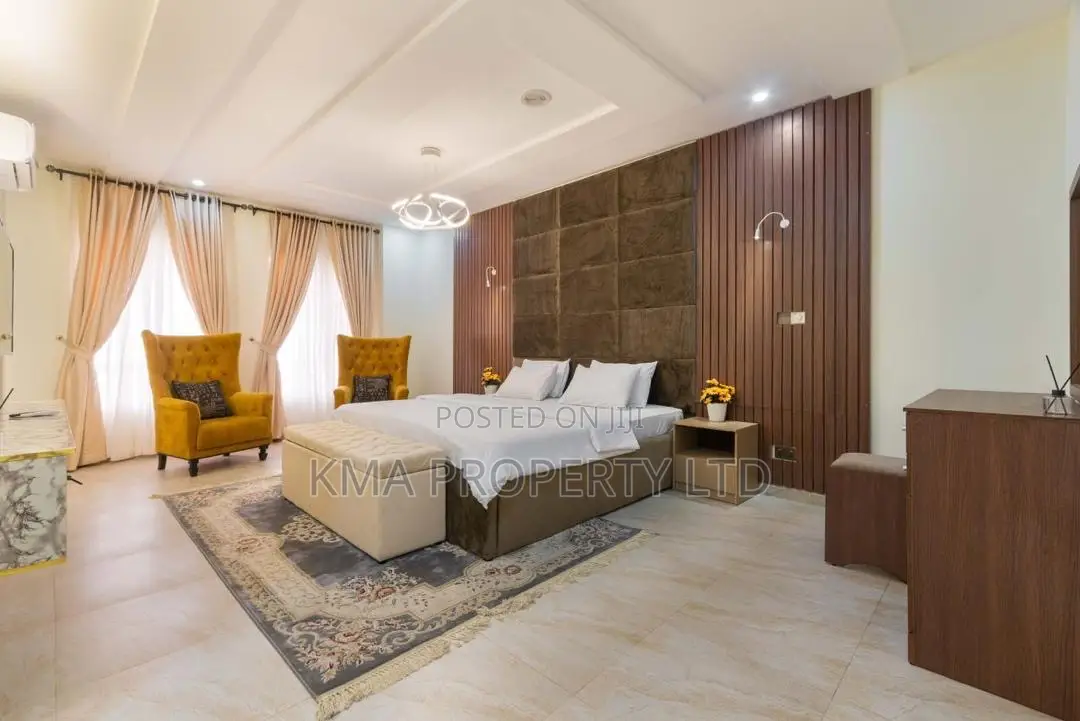 Luxurious 4 Bed Duplex With Pool and Snooker
