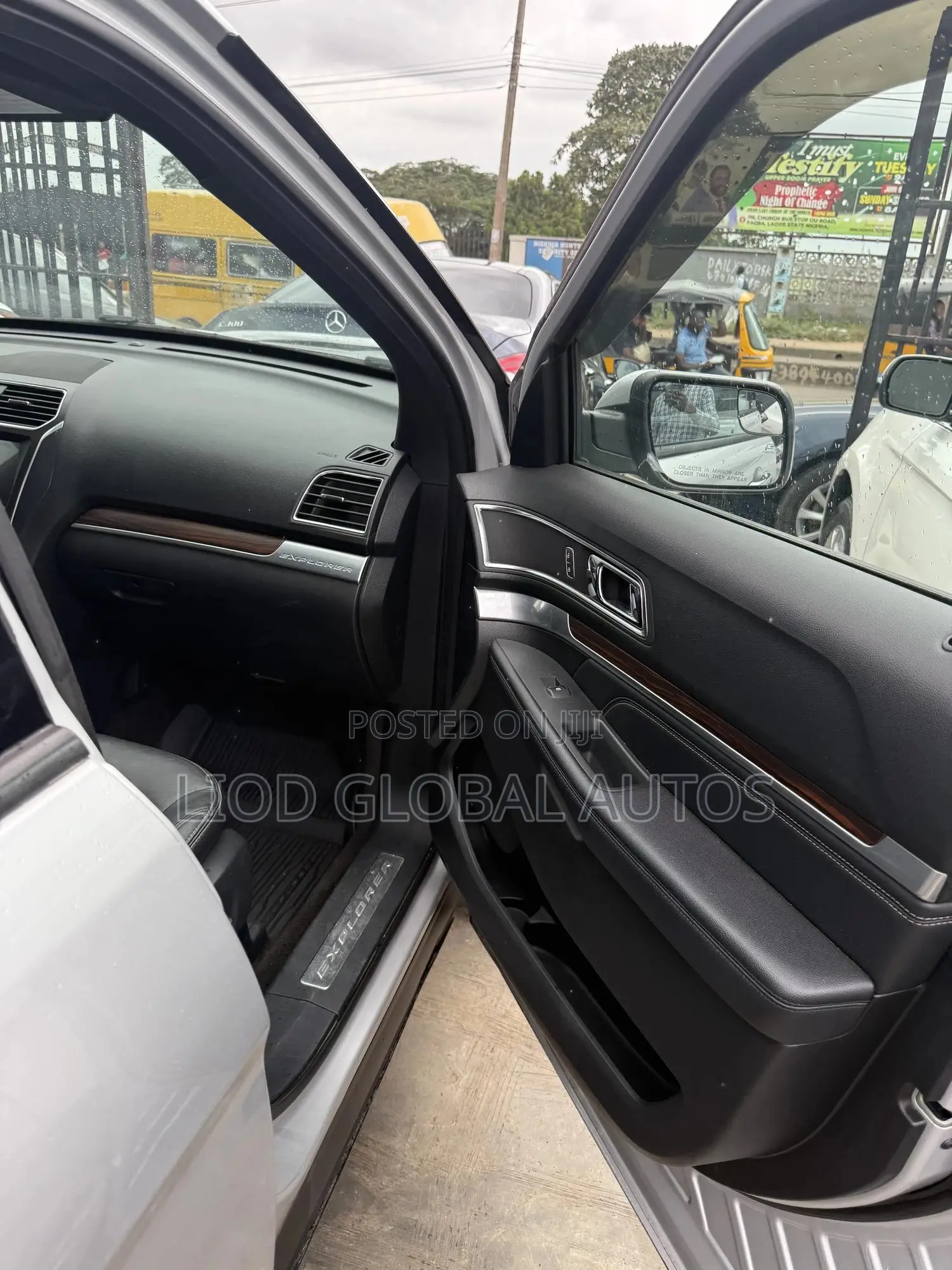 Ford Explorer XLT AWD 2018 Silver