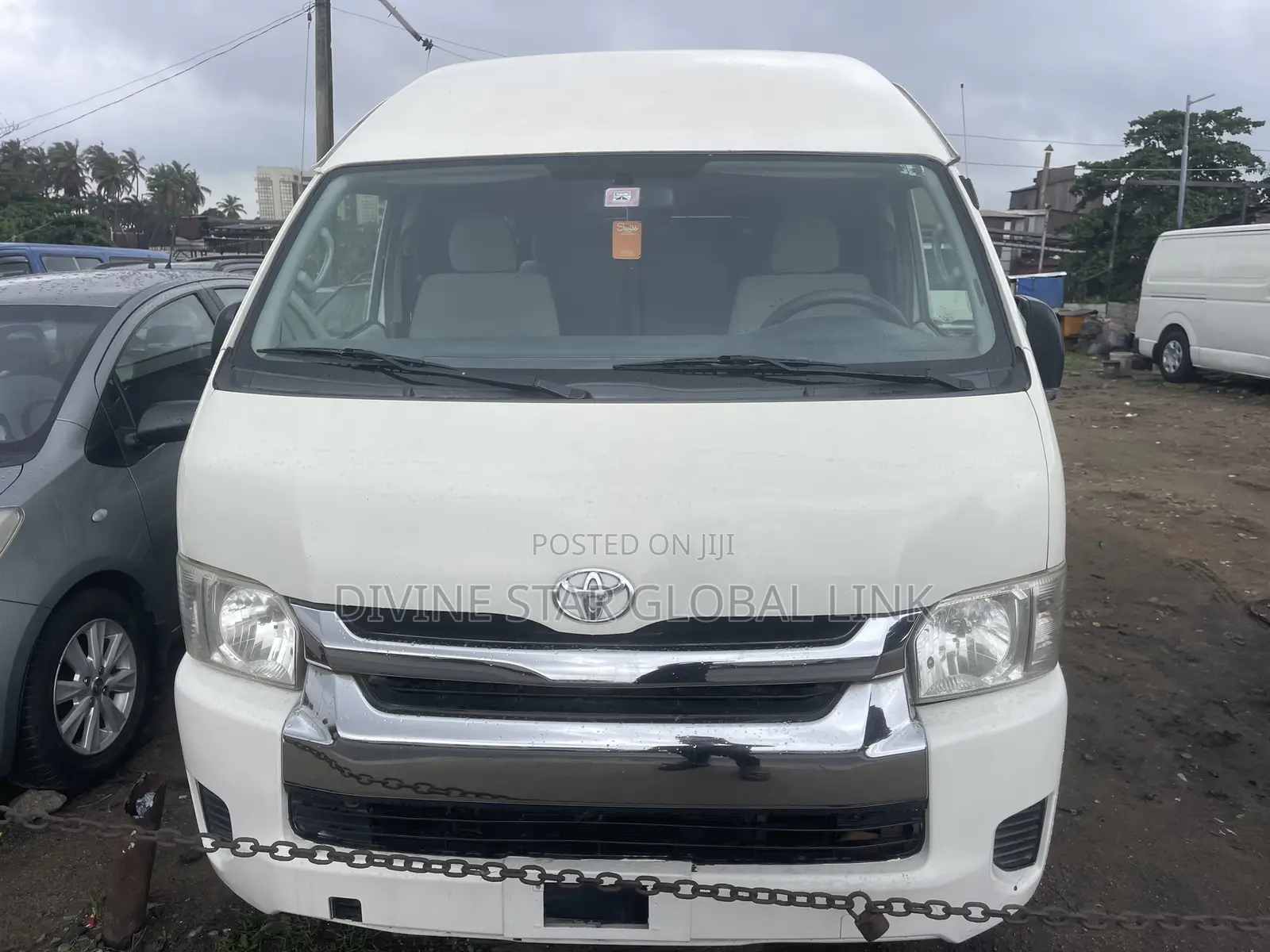 Toyota HiAce 2016 White