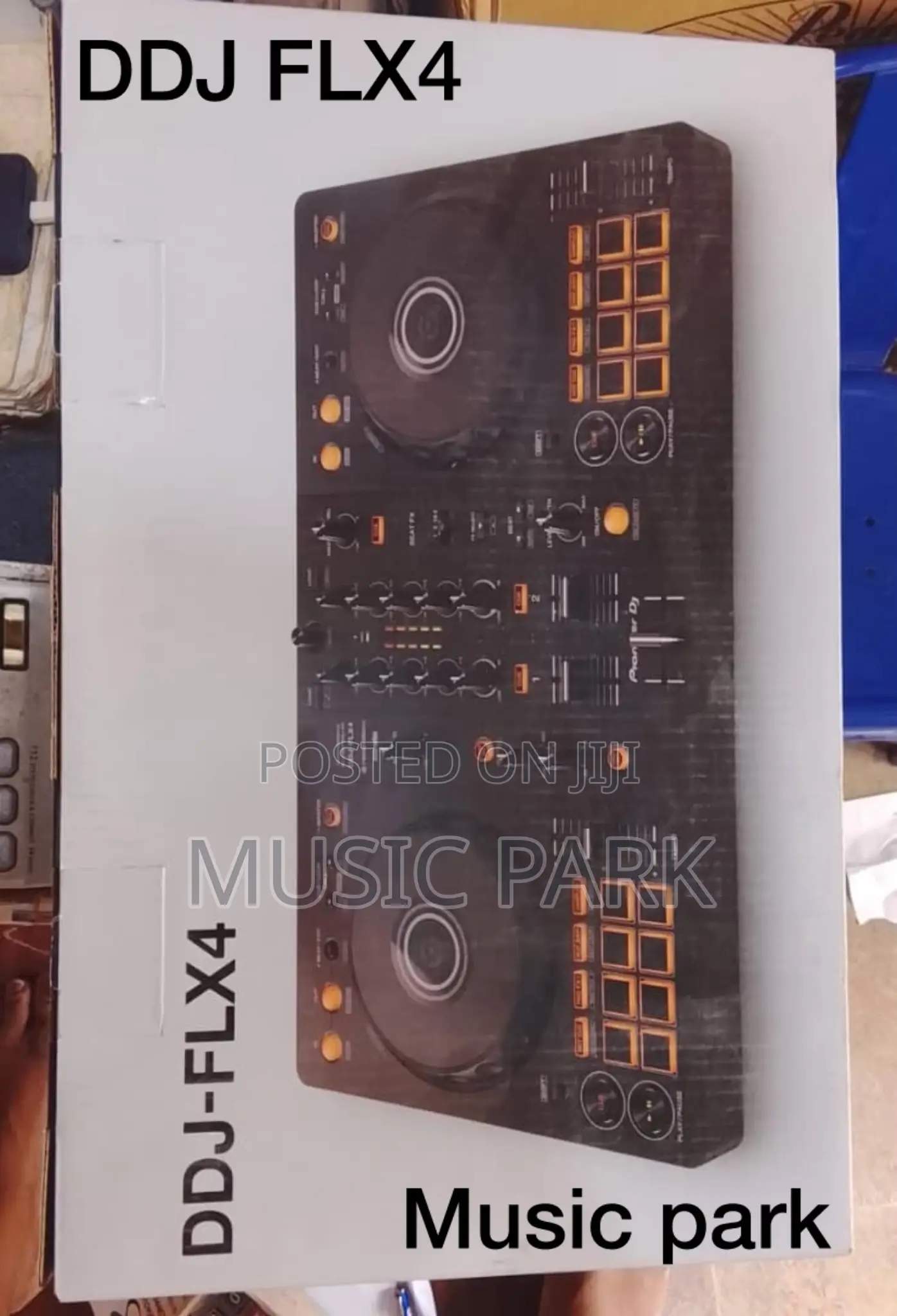 DDJ FLX 4 Pioneer Turntables