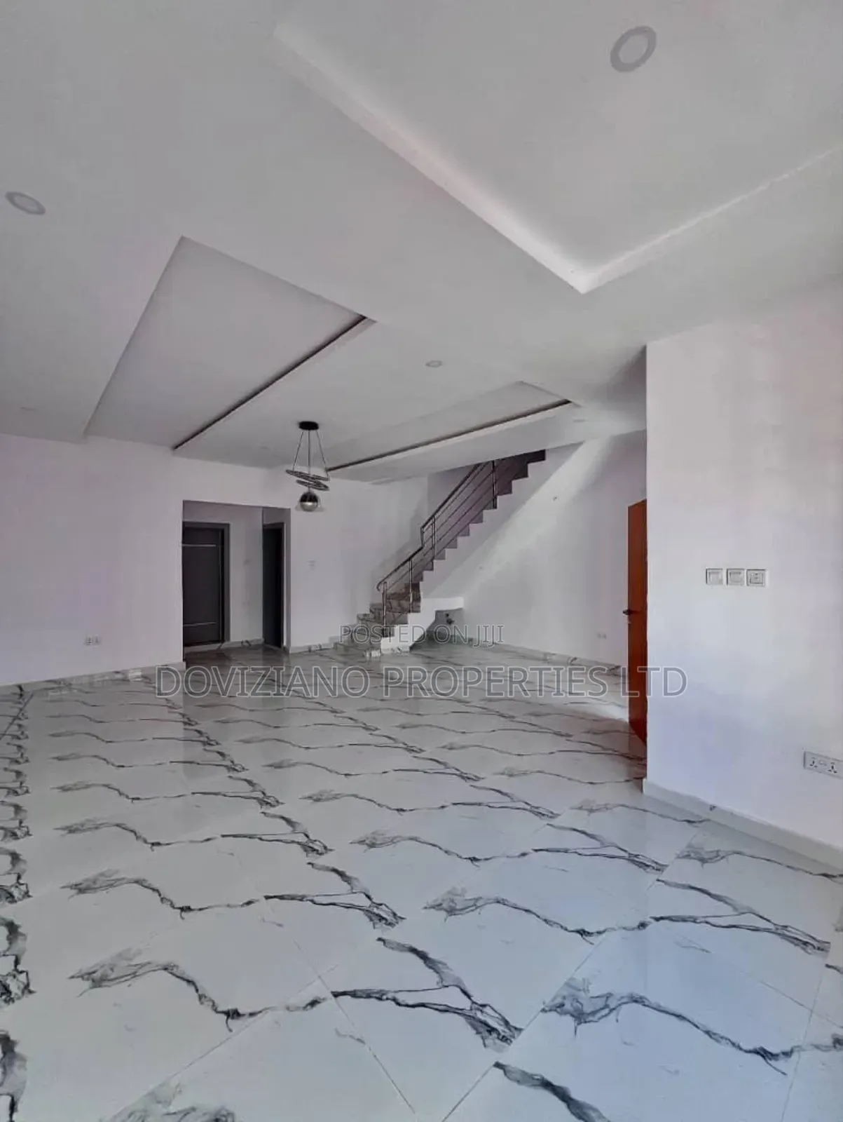 6bdrm Townhouse/Terrace in Lekki for sale
