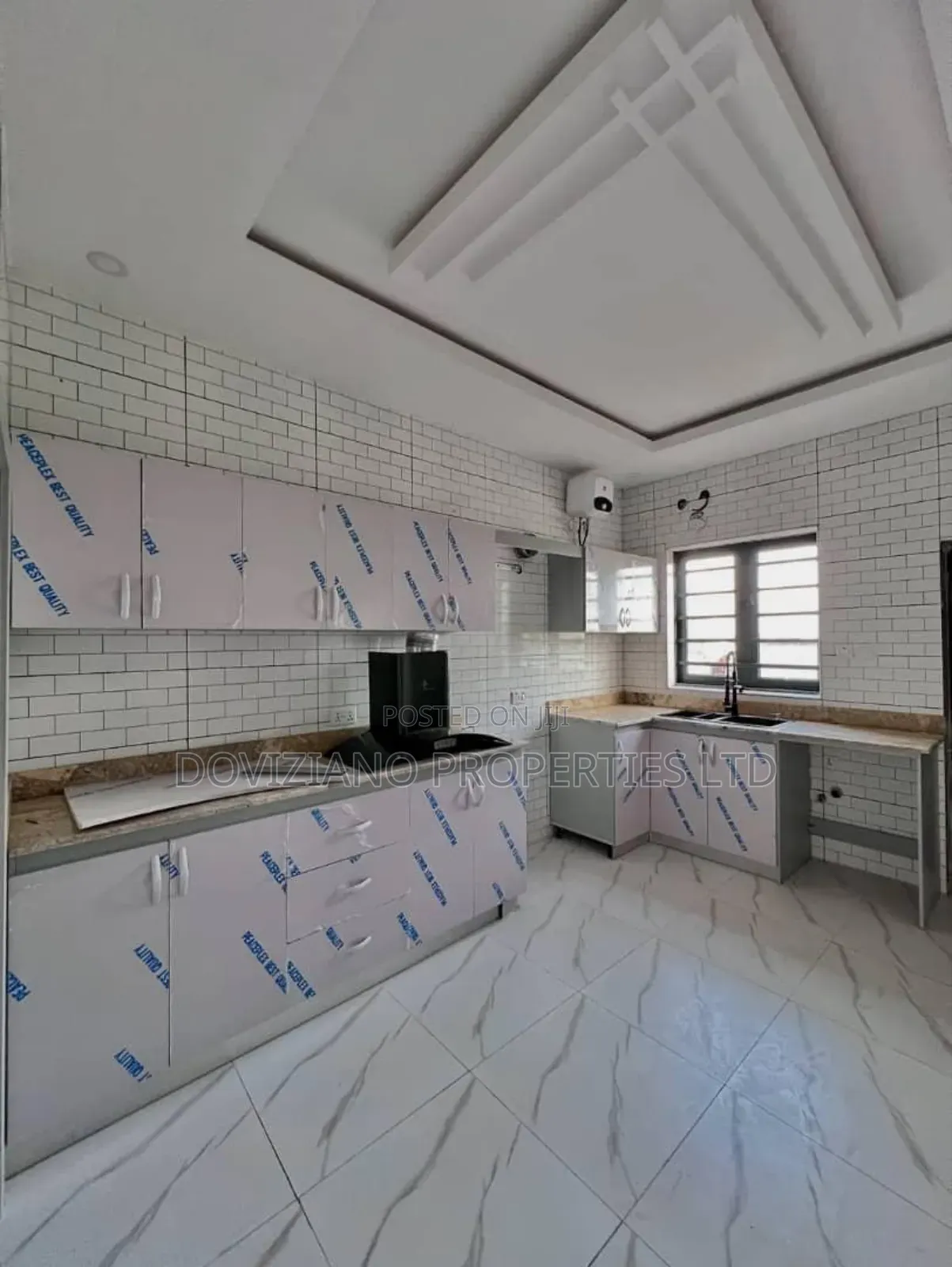6bdrm Townhouse/Terrace in Lekki for sale