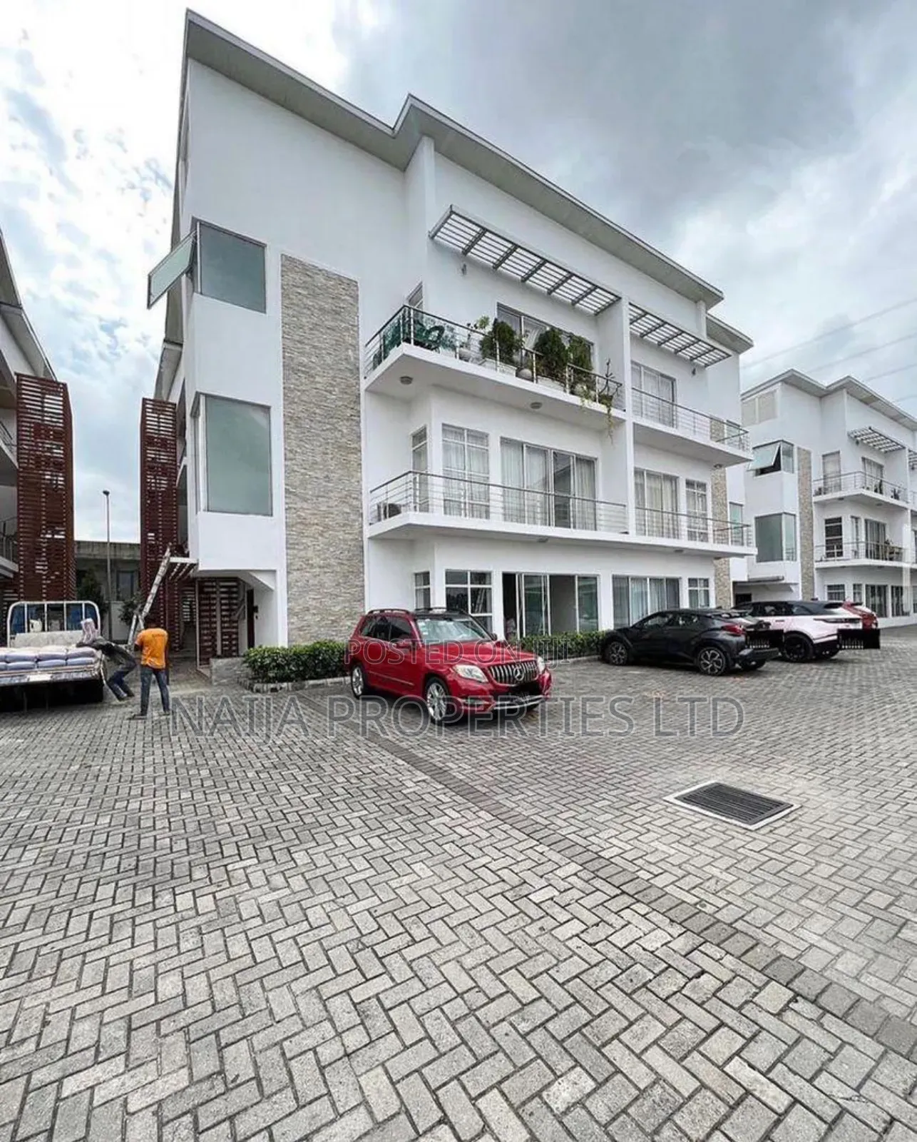 3bdrm Apartment in Banana Island, Ikoyi for sale