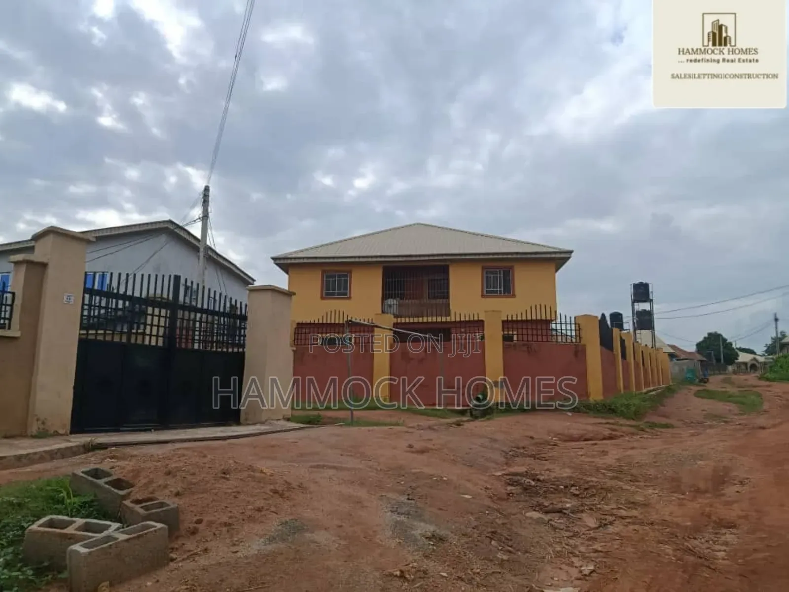 12bdrm Block of Flats in Ologbo Estate, Ologuneru for sale