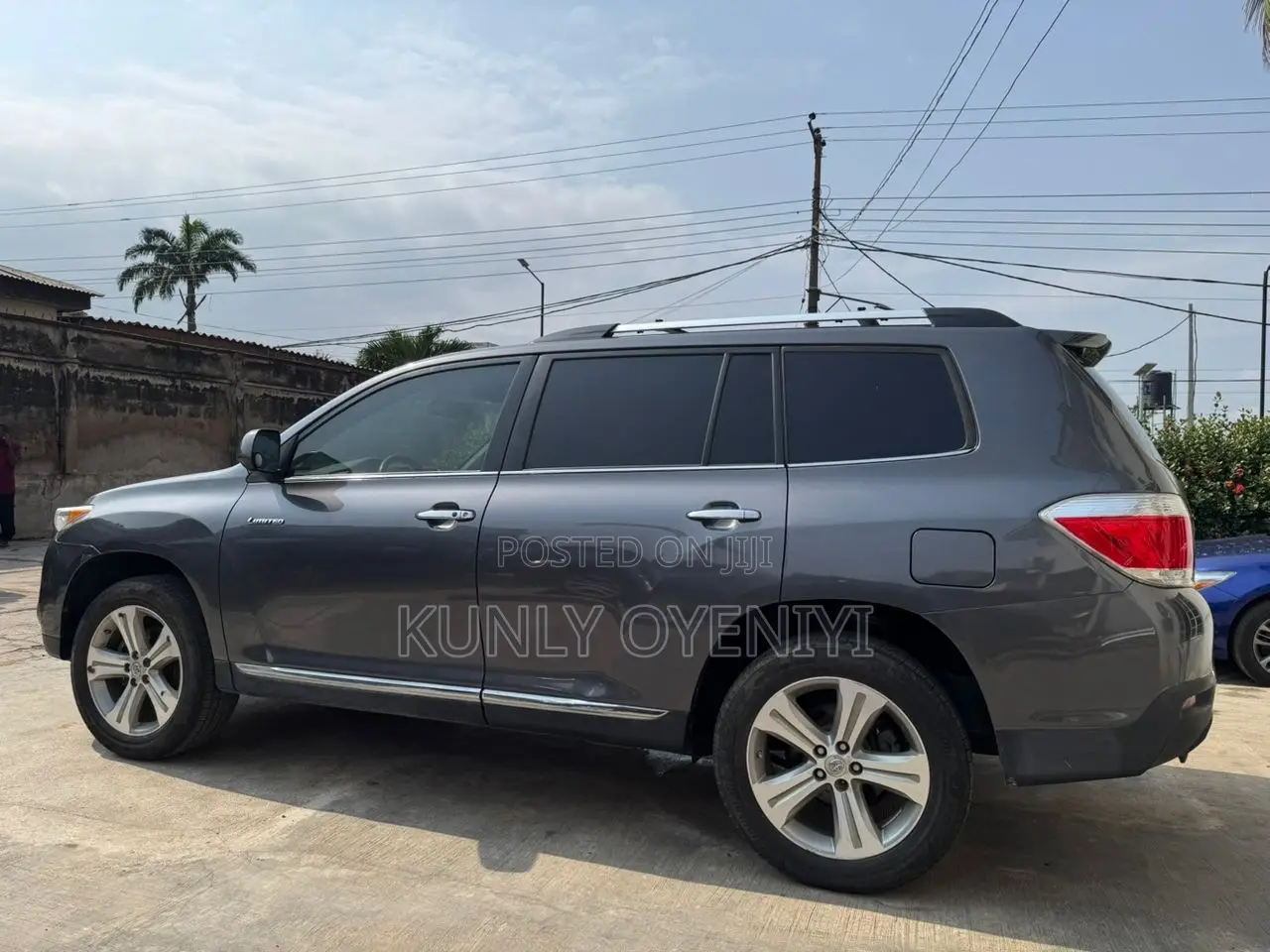 Toyota Highlander Limited 2012 Gray