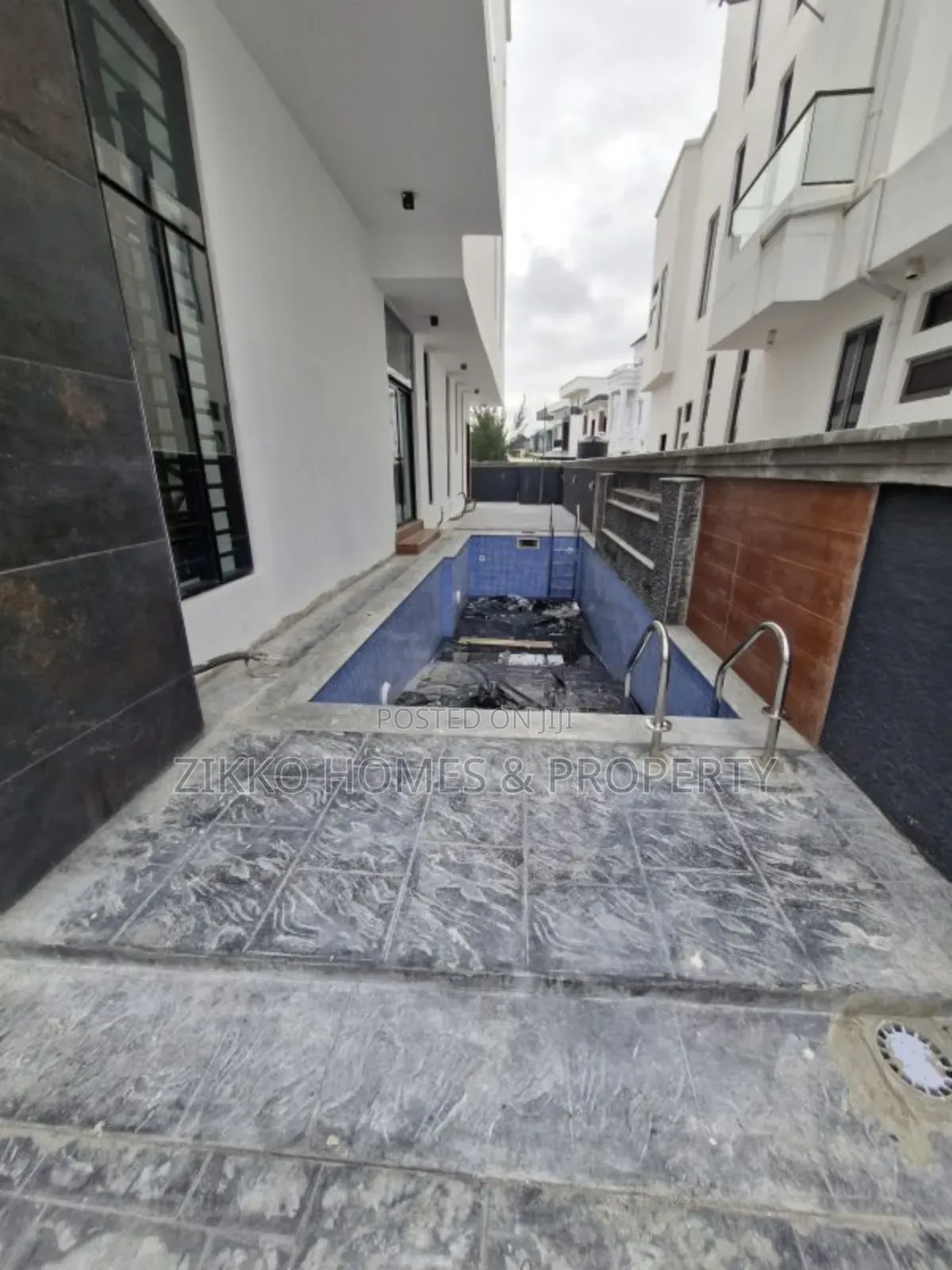 5bdrm Duplex in Megamound, Lekki for sale