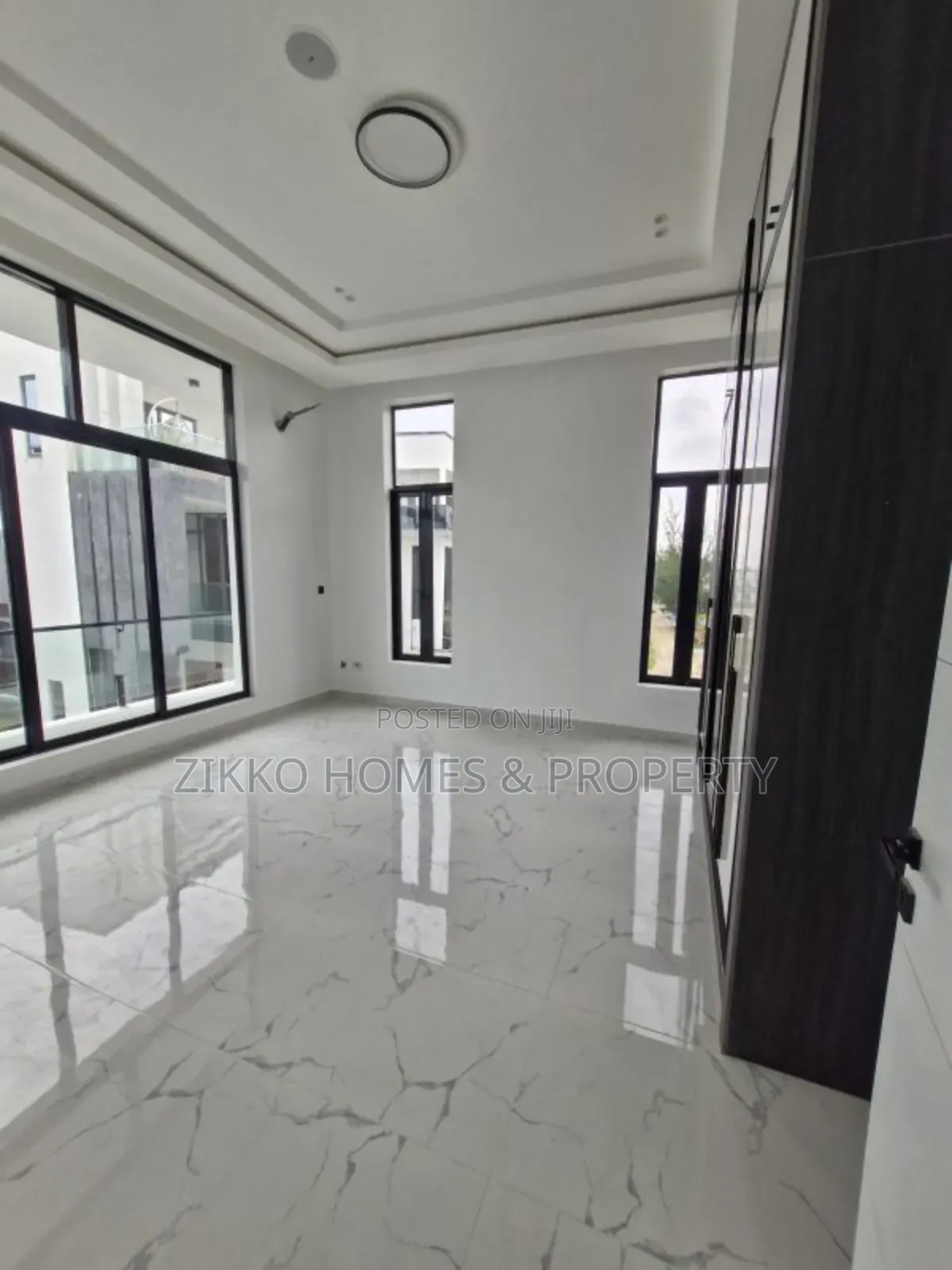 5bdrm Duplex in Megamound, Lekki for sale