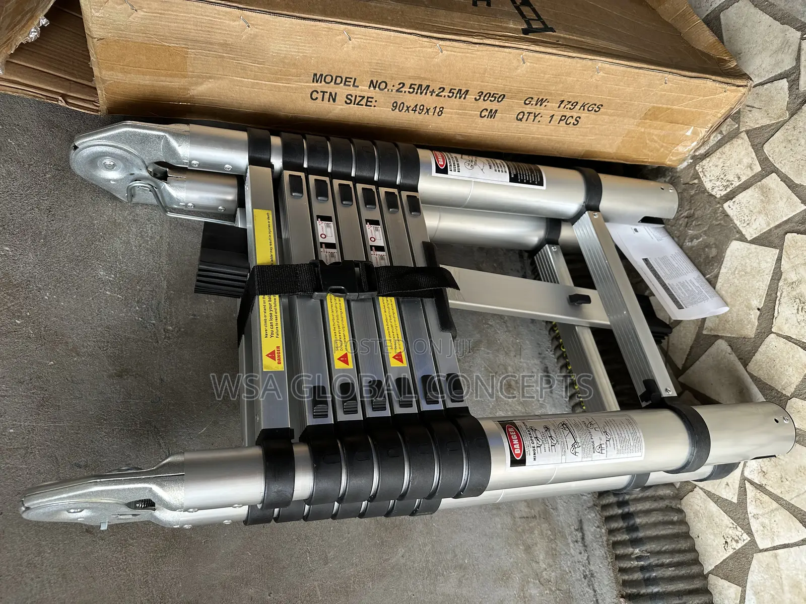 2.5meters X 2.5meters Telescoping Retractable Aluminum Ladder