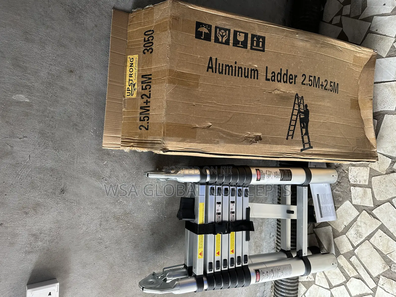2.5meters X 2.5meters Telescoping Retractable Aluminum Ladder