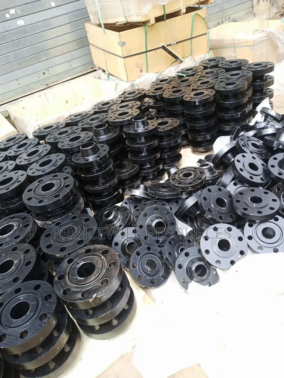 Weld Neck Flange Stainless and Steel Galvanize Material Pipe Fittings.