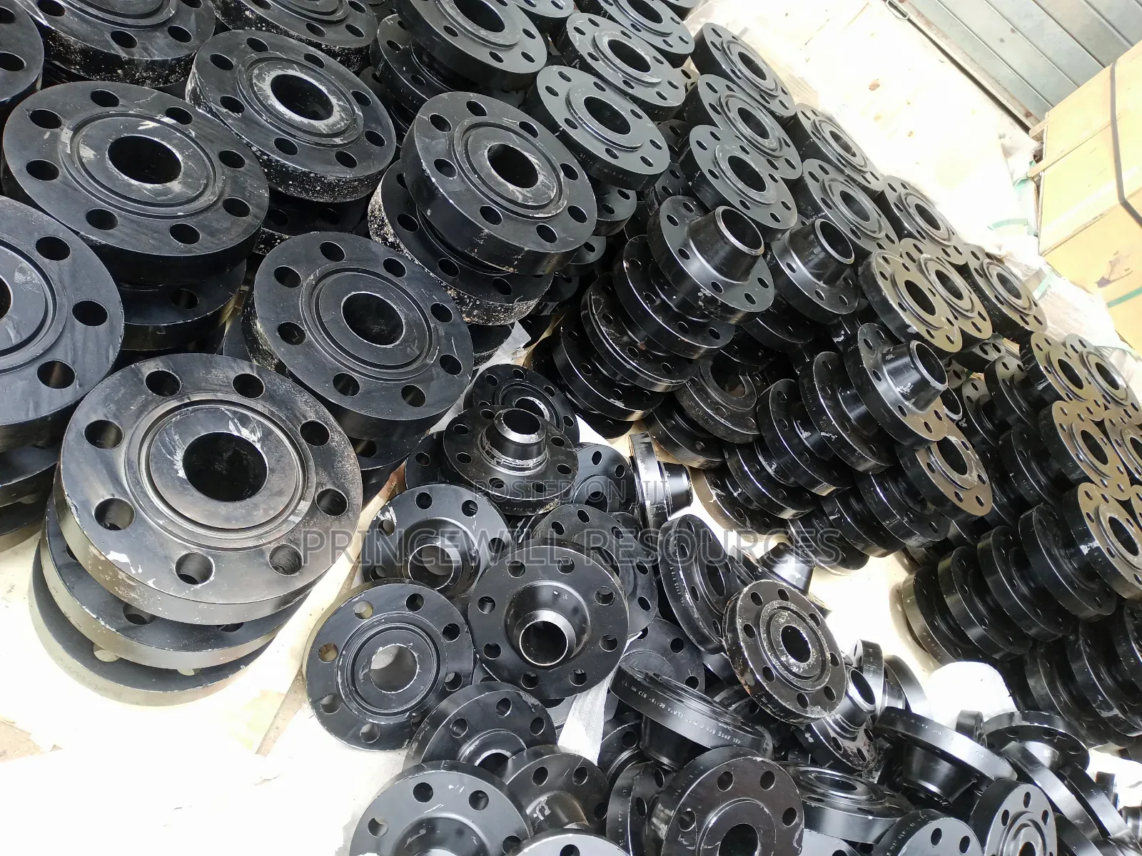 Weld Neck Flange Stainless and Steel Galvanize Material Pipe Fittings.