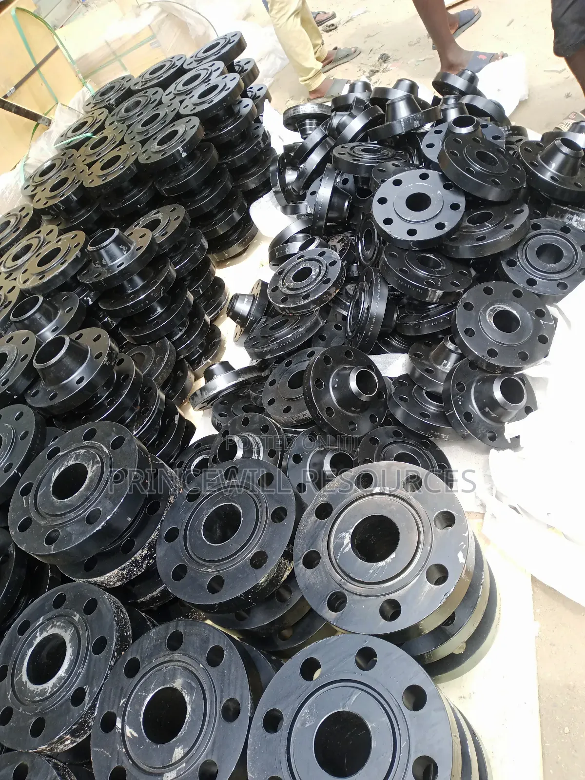 Weld Neck Flange Stainless and Steel Galvanize Material Pipe Fittings.
