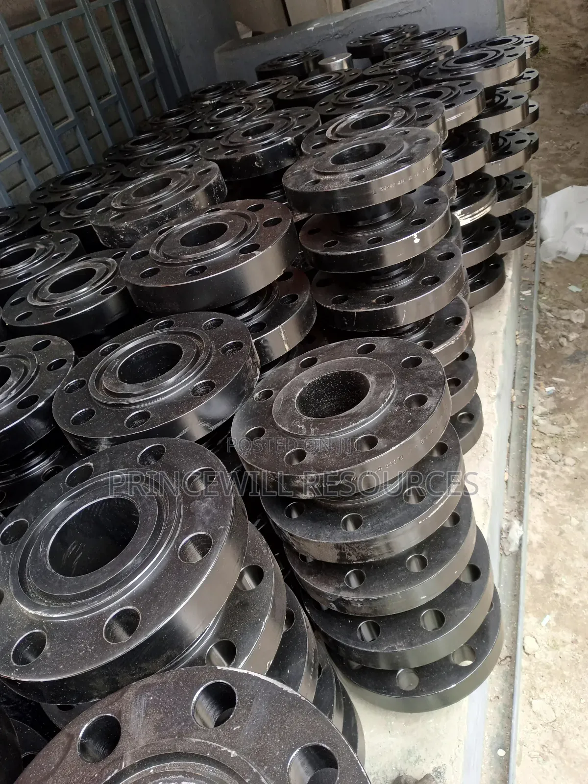 Weld Neck Flange Stainless and Steel Galvanize Material Pipe Fittings.
