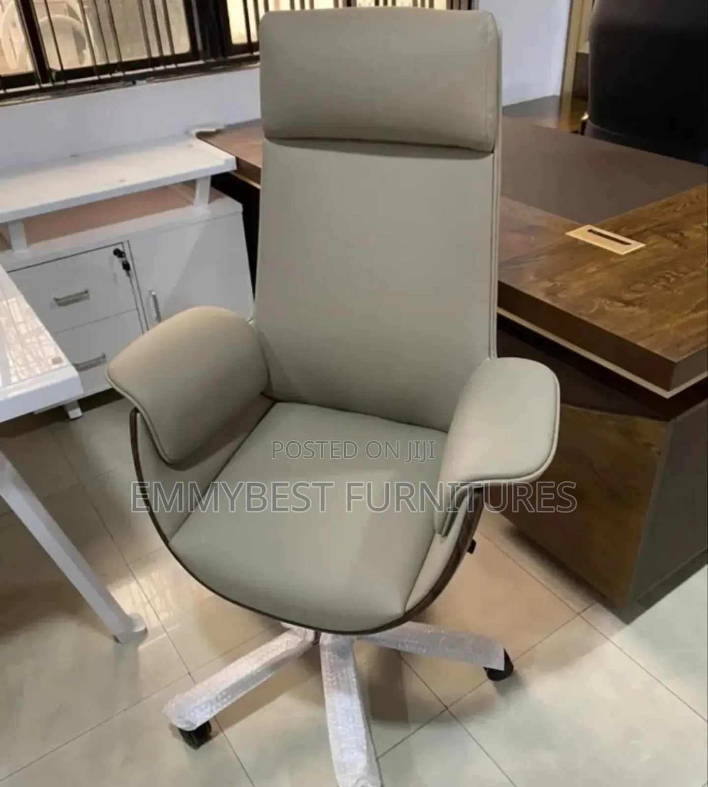 Executive Luxury Leather Office Chair.