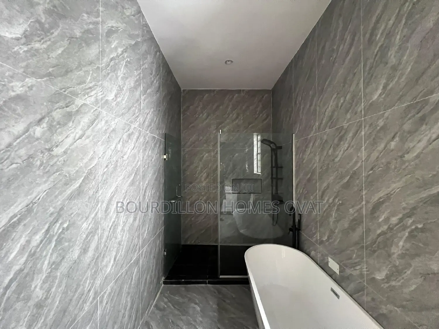 5bdrm Duplex in Ologolo for sale