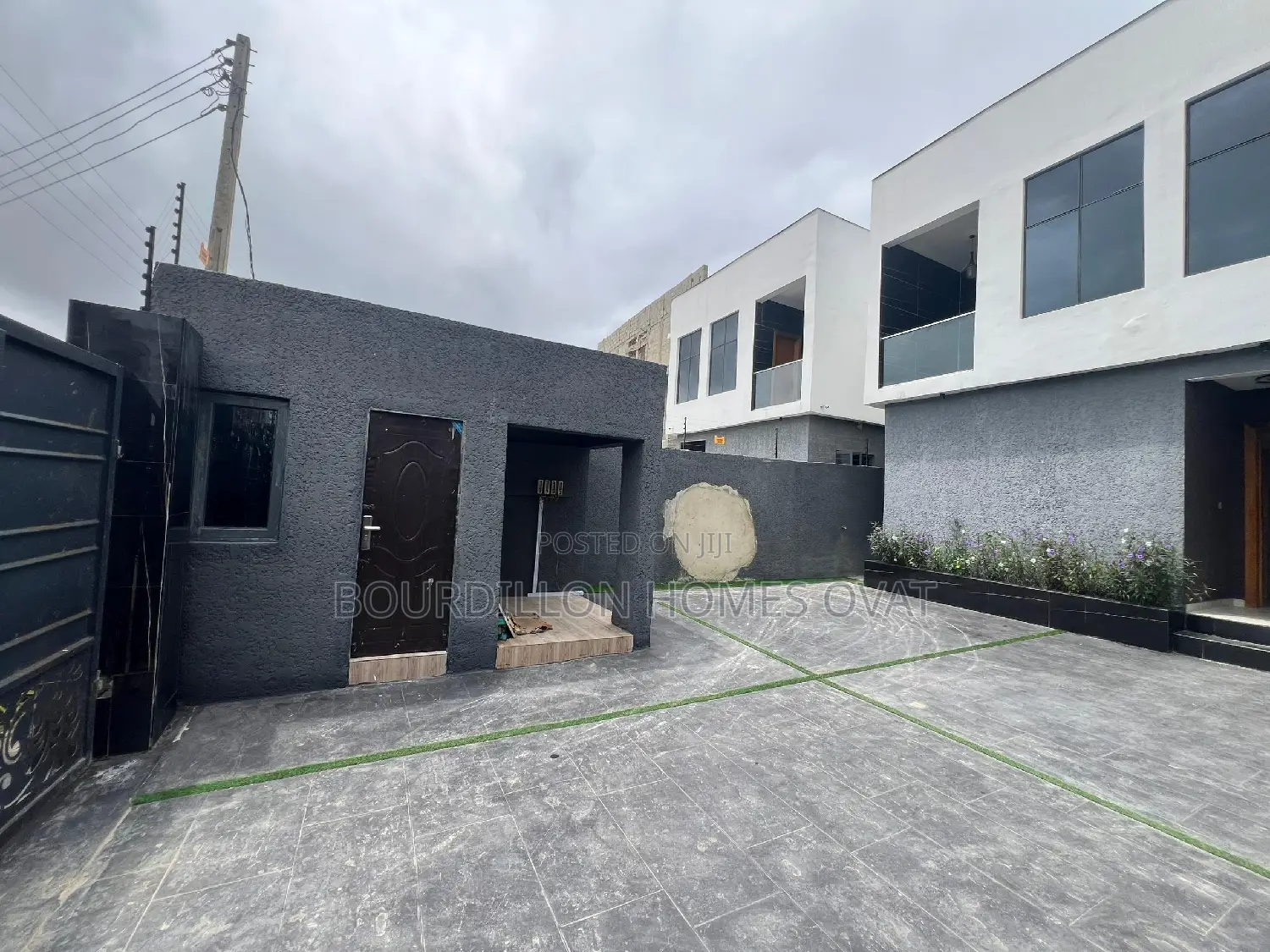 5bdrm Duplex in Ologolo for sale