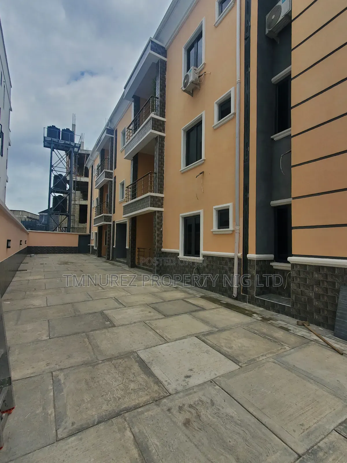 3bdrm Apartment in Lekki Phase1 for rent