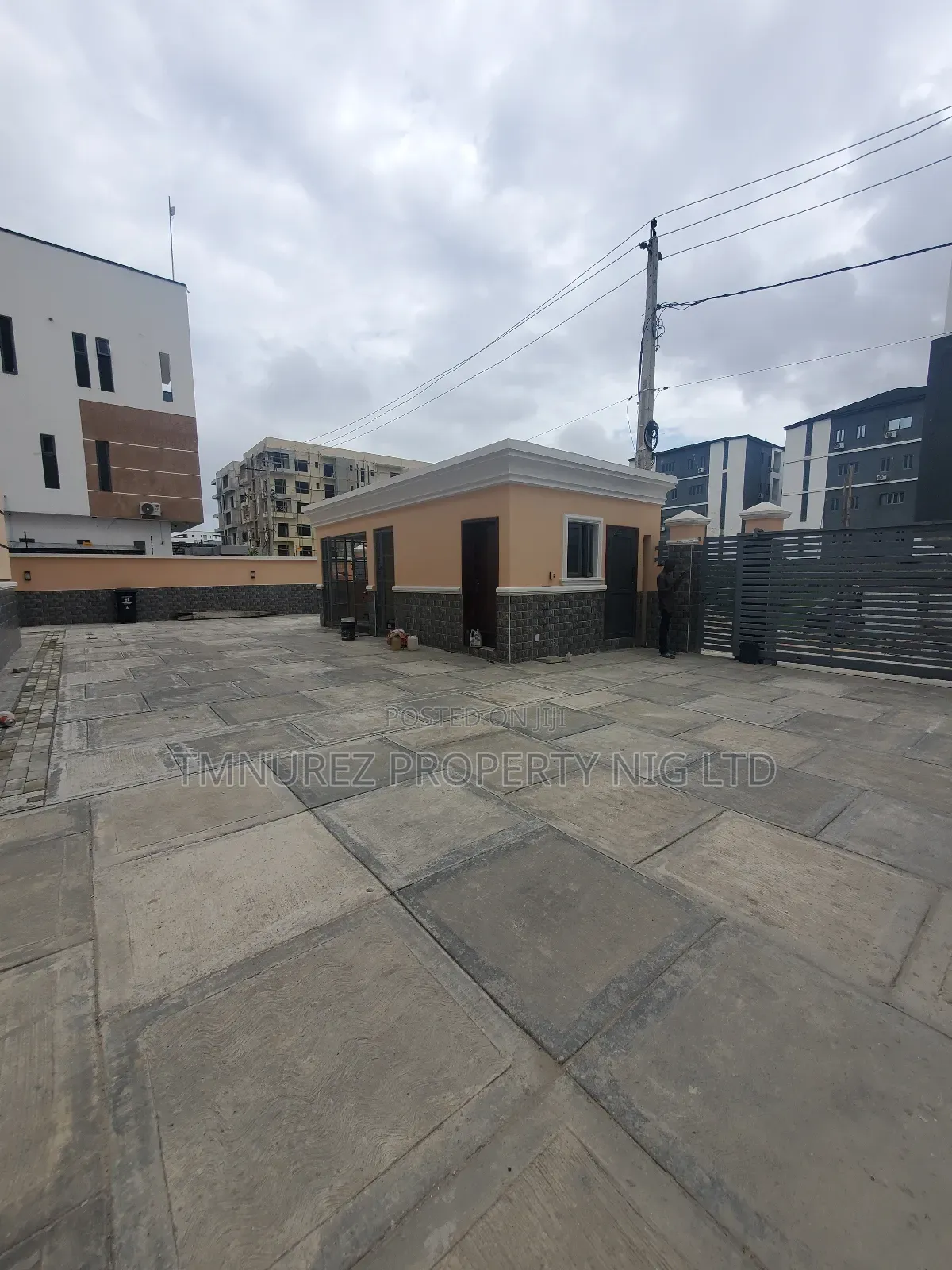 3bdrm Apartment in Lekki Phase1 for rent