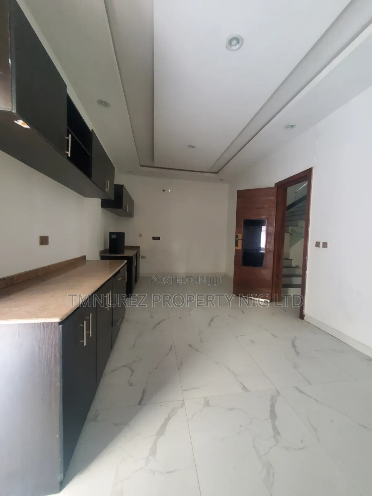 5bdrm Duplex in Ikate for sale