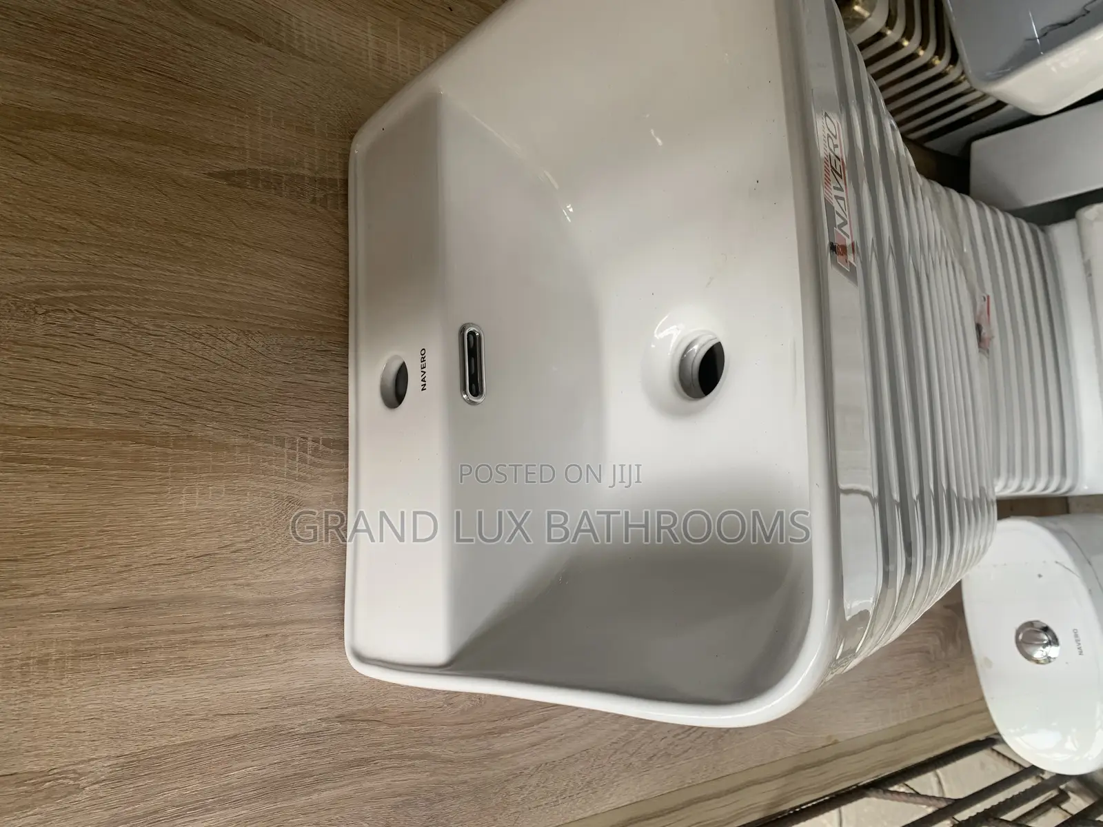 Modern Striped Ceramic Toilet and Cistern Set