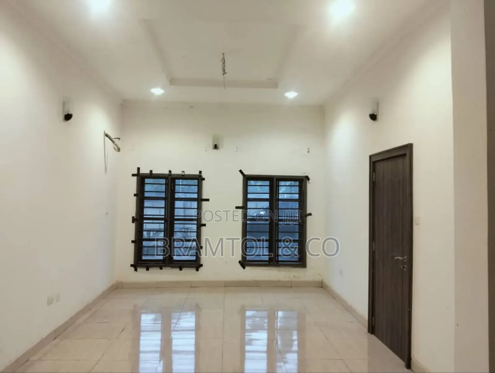 2bdrm Townhouse / Terrace in Apo District for rent