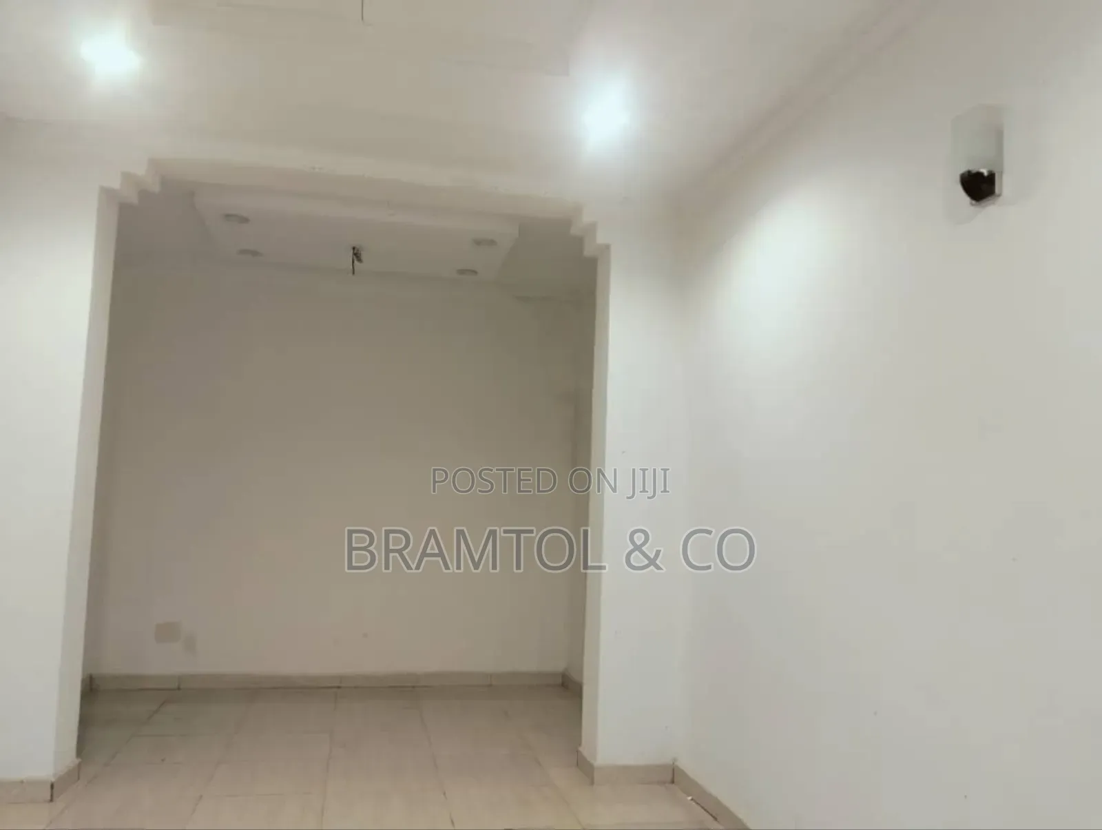 2bdrm Townhouse / Terrace in Apo District for rent