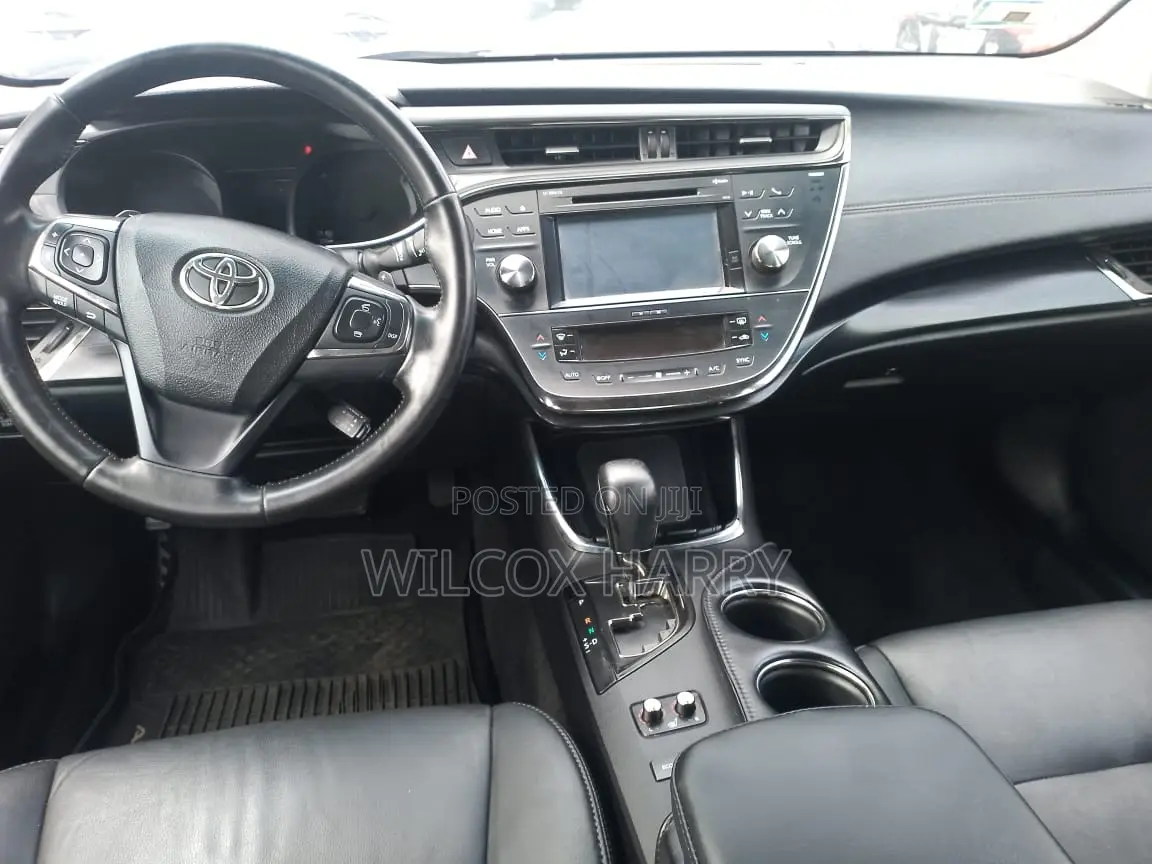 Toyota Avalon XLE Plus FWD Sedan (3.6L 6cyl 6A) 2016 Red