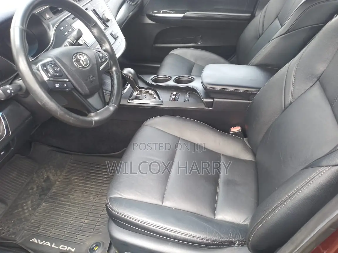 Toyota Avalon XLE Plus FWD Sedan (3.6L 6cyl 6A) 2016 Red