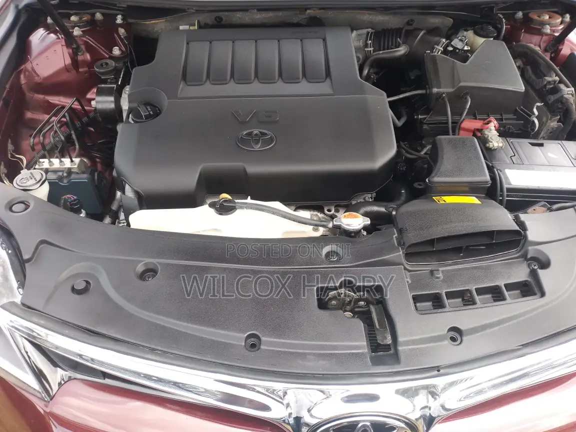 Toyota Avalon XLE Plus FWD Sedan (3.6L 6cyl 6A) 2016 Red