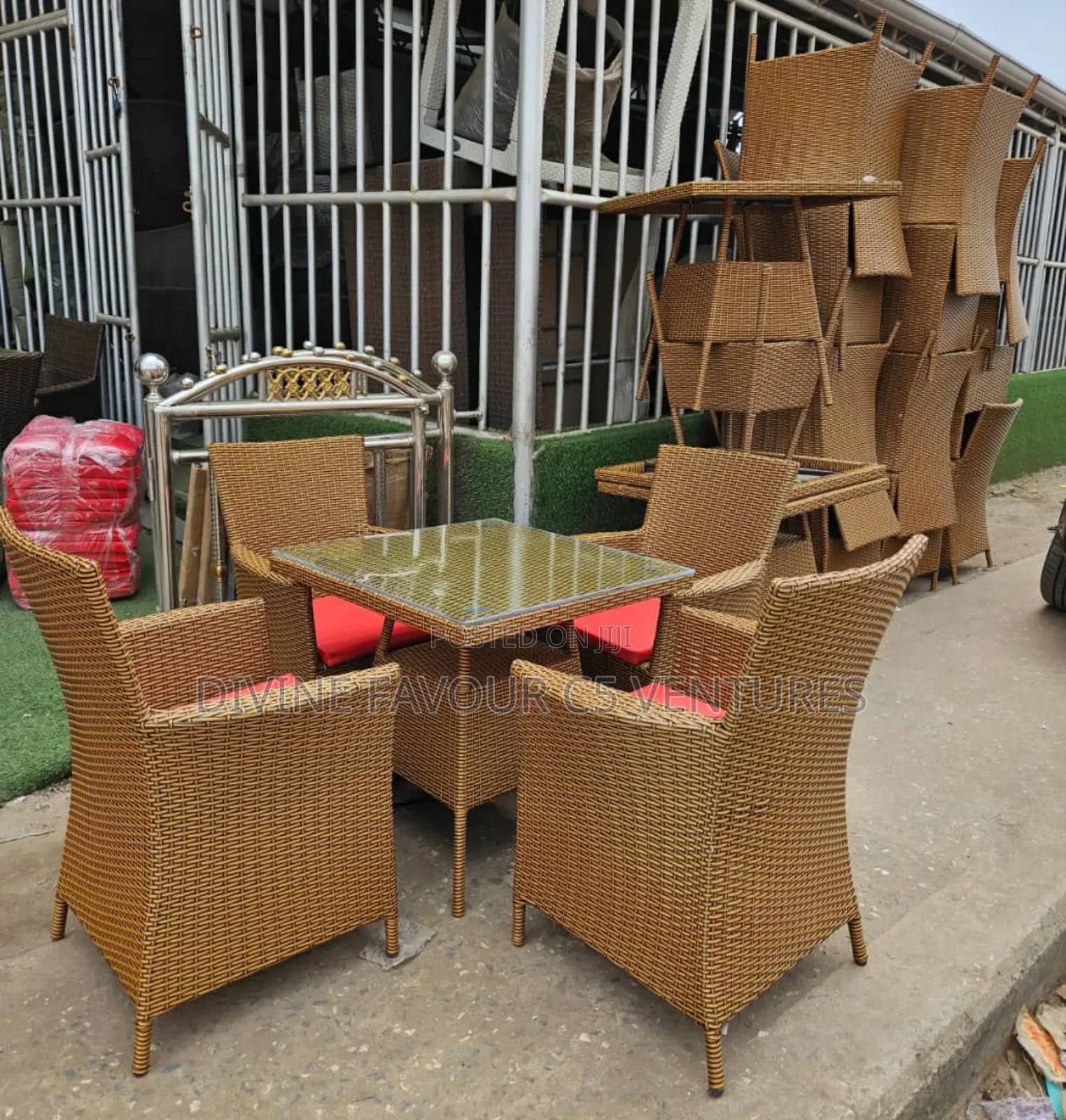 Outdoor Furniture. 4 Chairs and a Table.