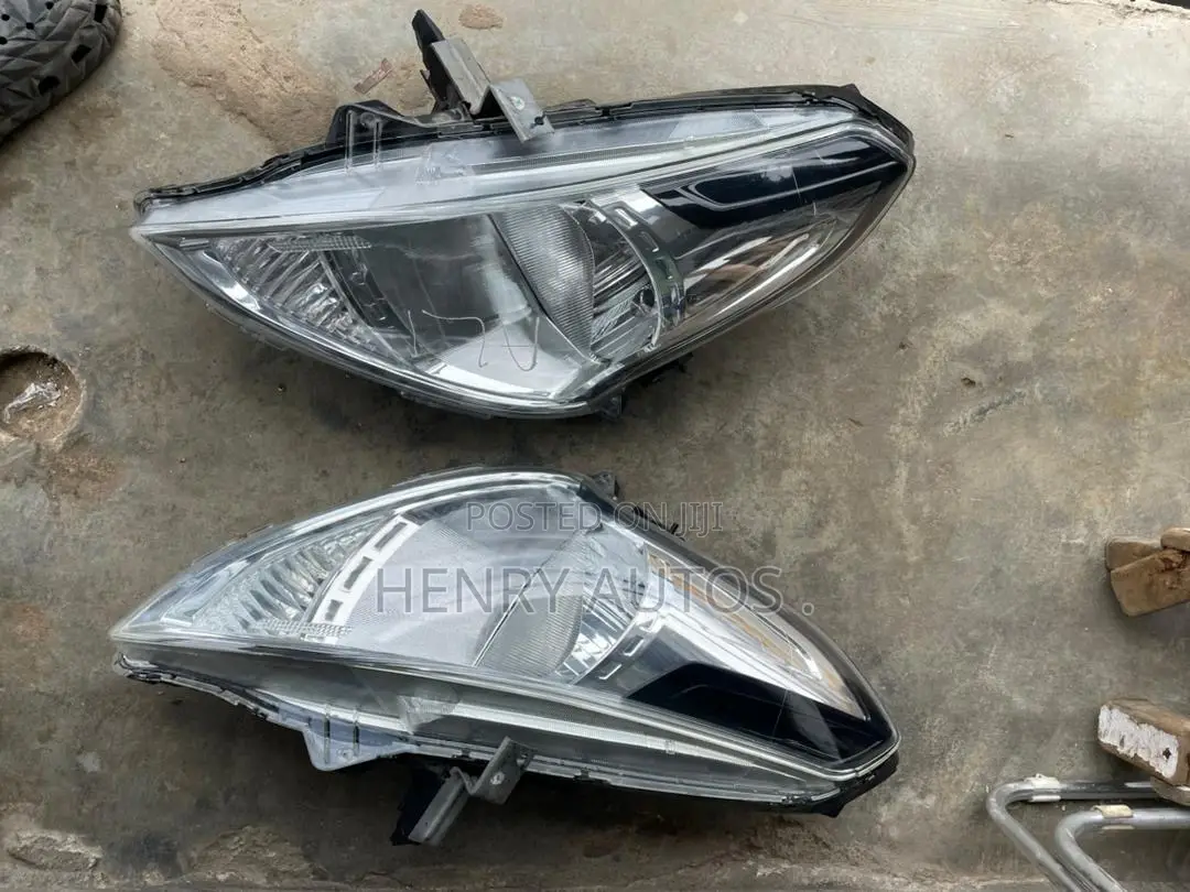 Set Headlamp Almera 2015