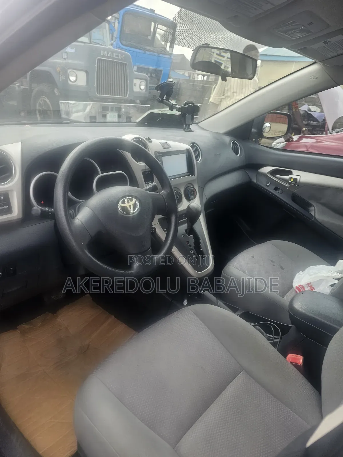 Toyota Matrix Hatchback FWD (1.8L 4cyl 5M) 2010 Gray