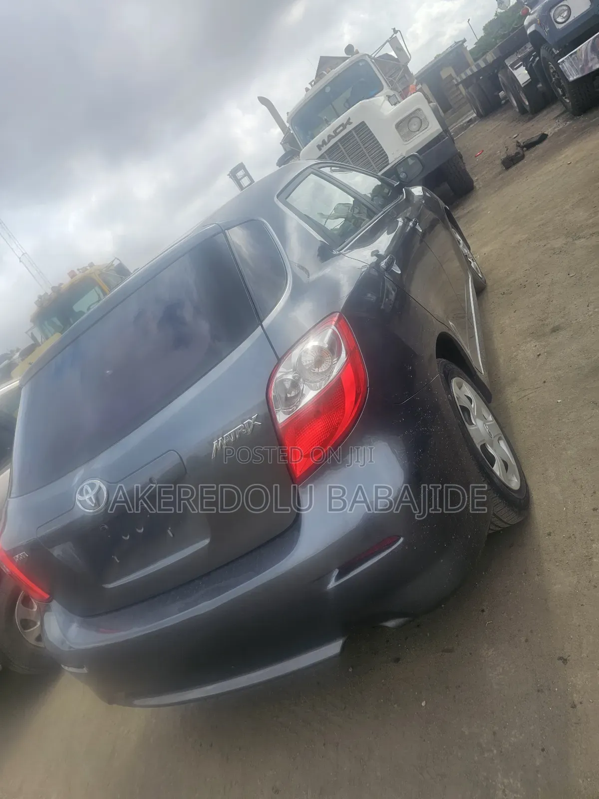 Toyota Matrix Hatchback FWD (1.8L 4cyl 5M) 2010 Gray