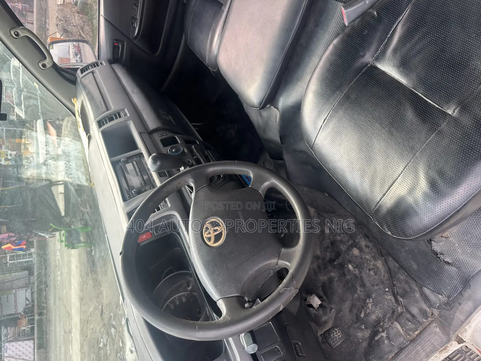 Toyota HiAce 2005 White