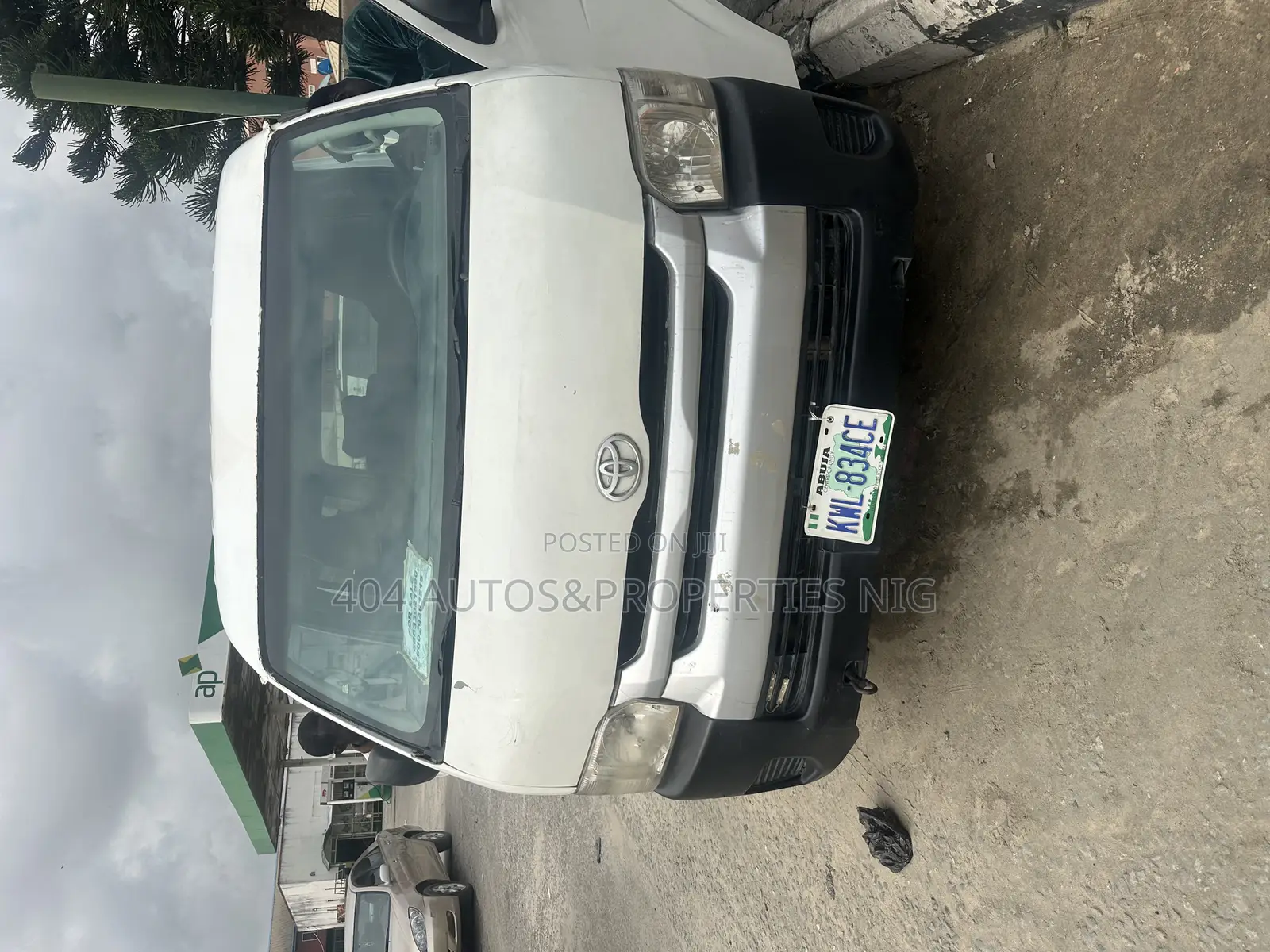 Toyota HiAce 2005 White