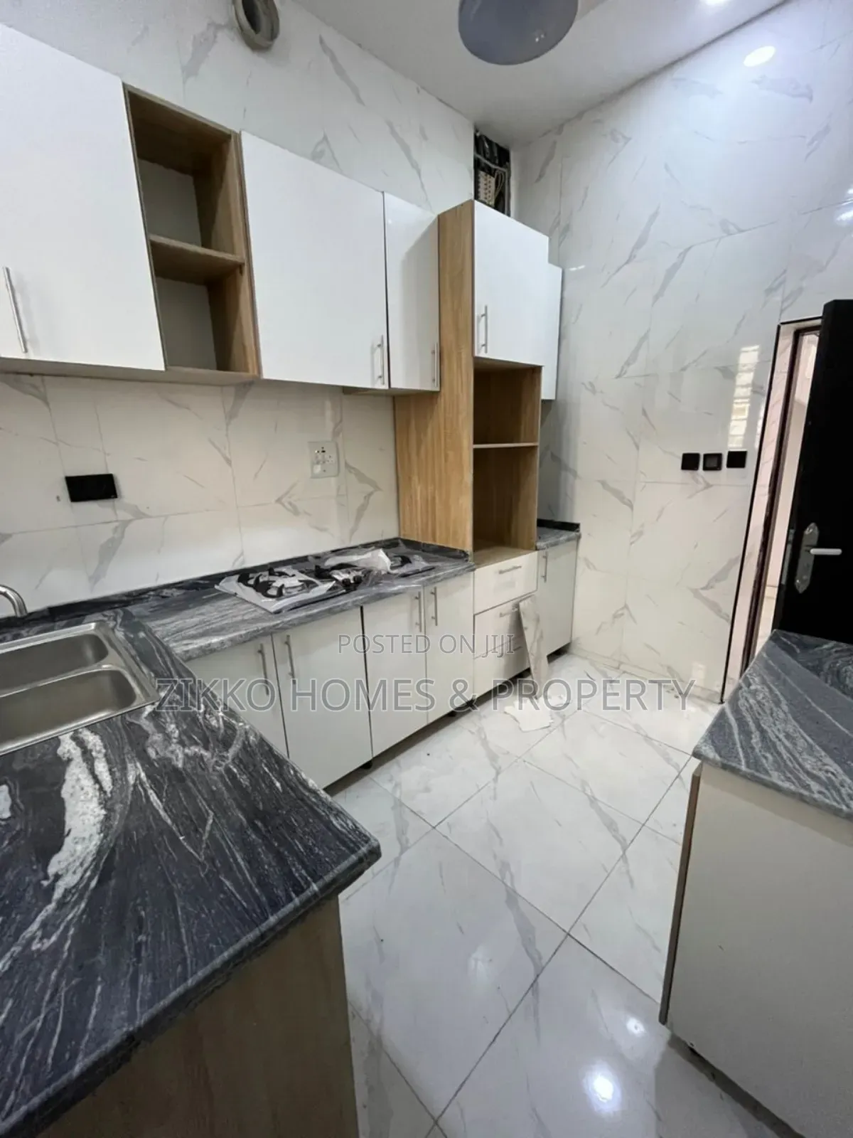 3bdrm Townhouse/Terrace in Abraham Adensaya, Lekki for sale