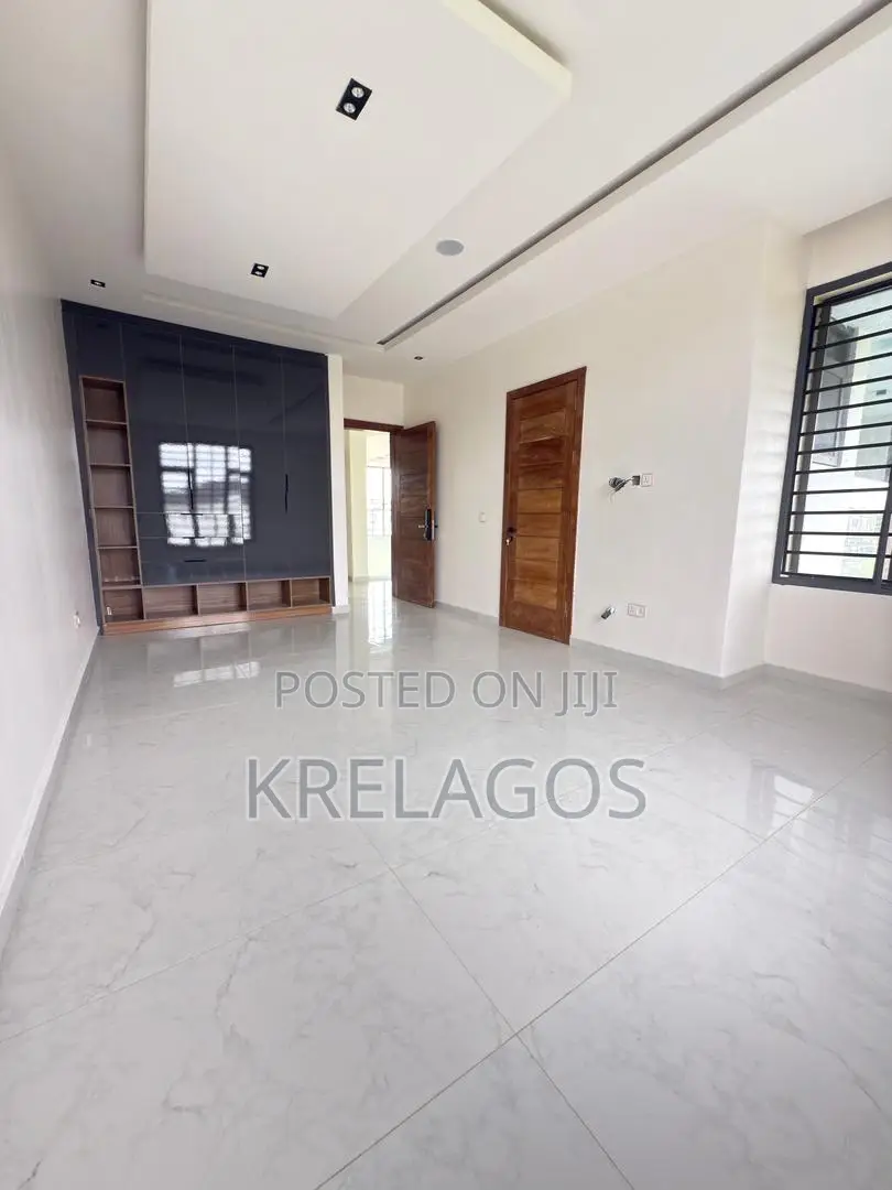 5bdrm Duplex in Royal Garden Estate, Off Lekki-Epe Expressway for sale