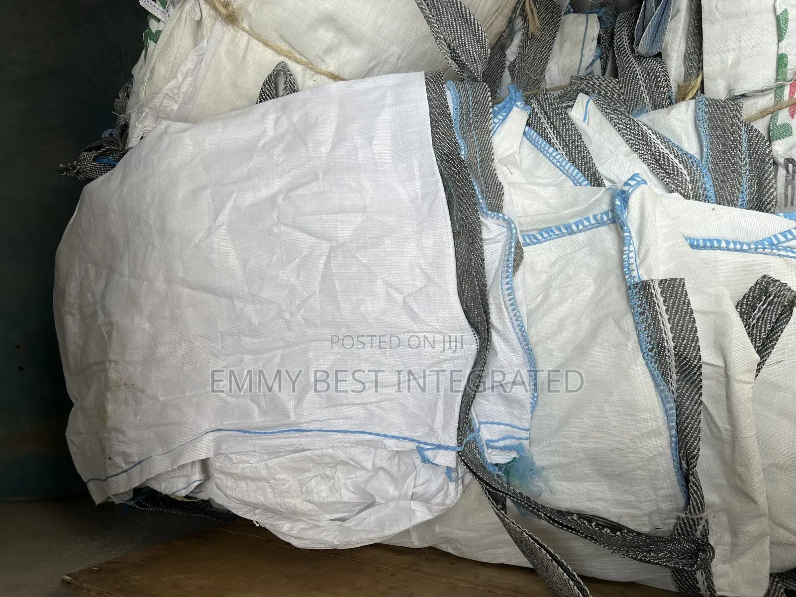 Known as a Bulk Bag, Big Bag, or Super Sack.