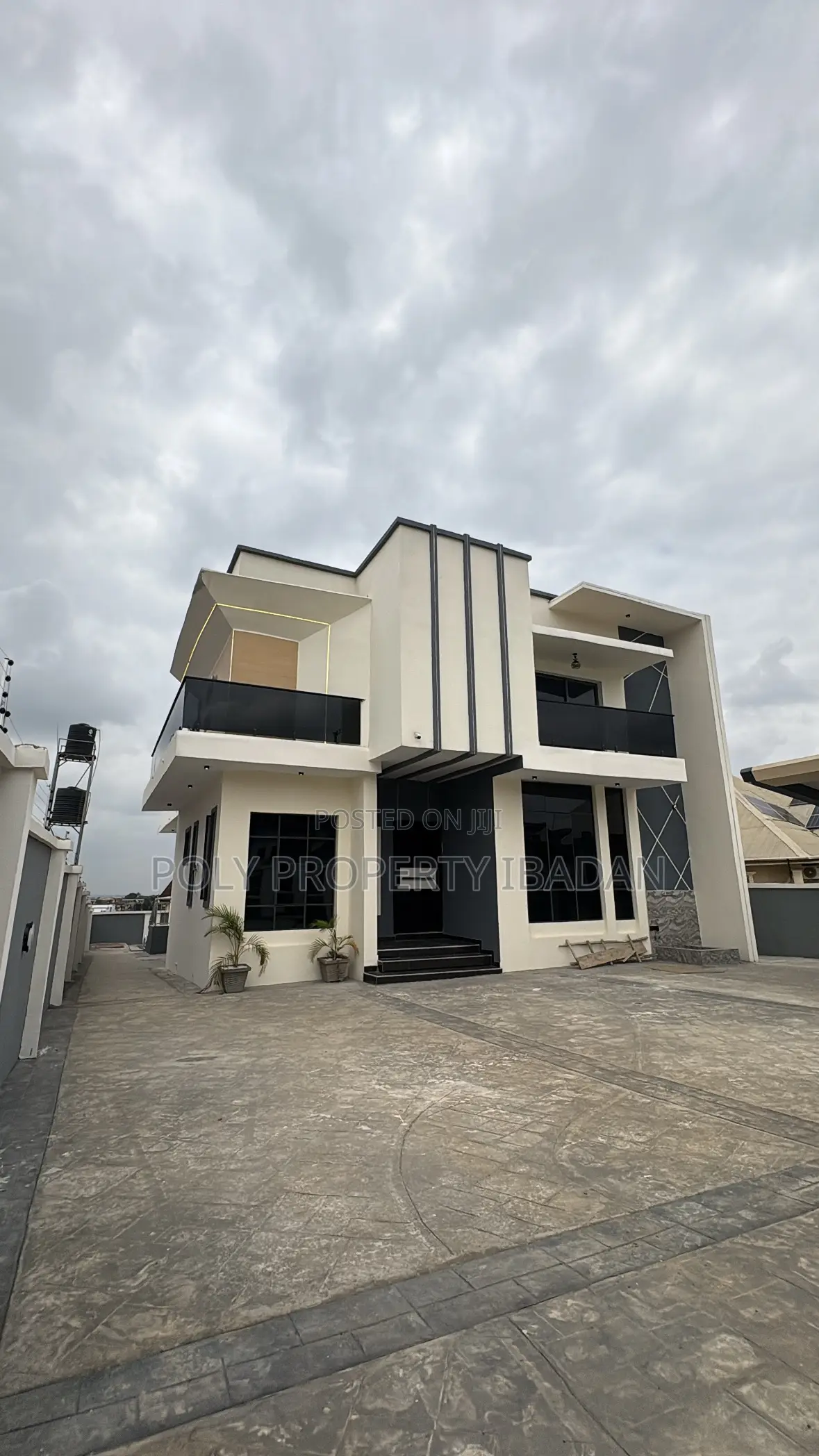 4bdrm Mansion in Carlton Gate Estate, Ibadan for sale