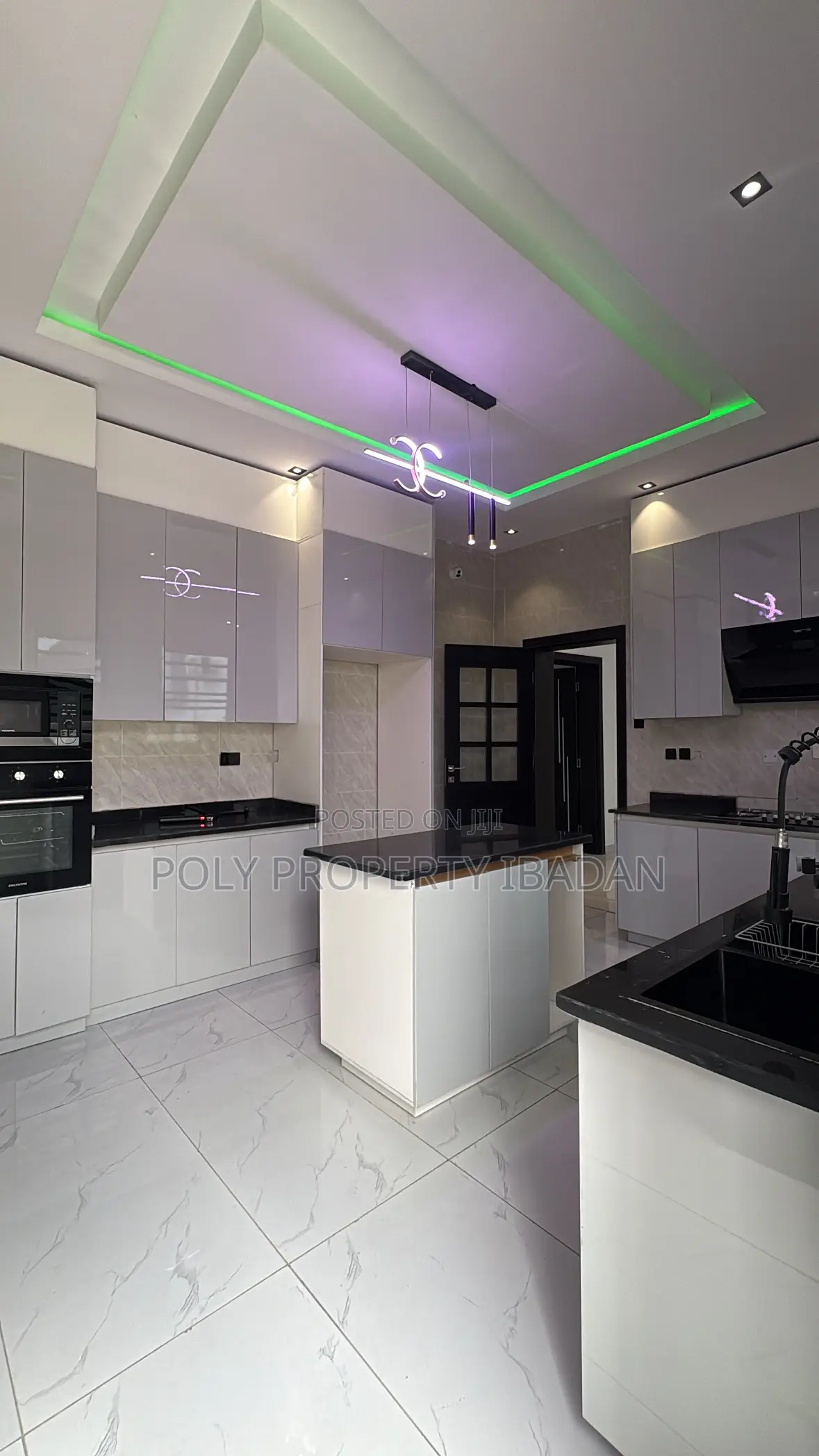 4bdrm Mansion in Carlton Gate Estate, Ibadan for sale