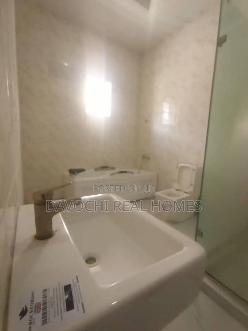 4bdrm Duplex in Orchid Road, Lekki Phase 2 for rent