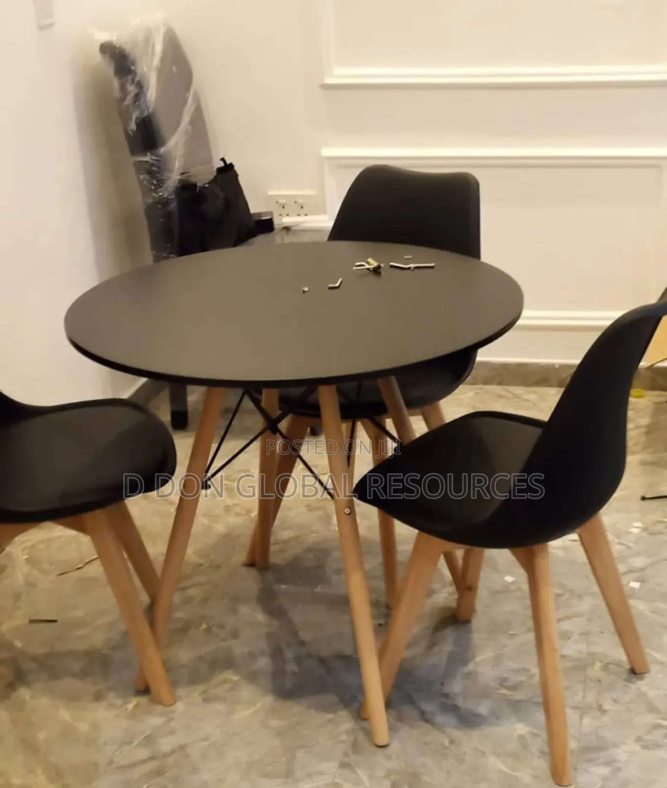 Dining Set by Three Plastic Seats and Round Tabl